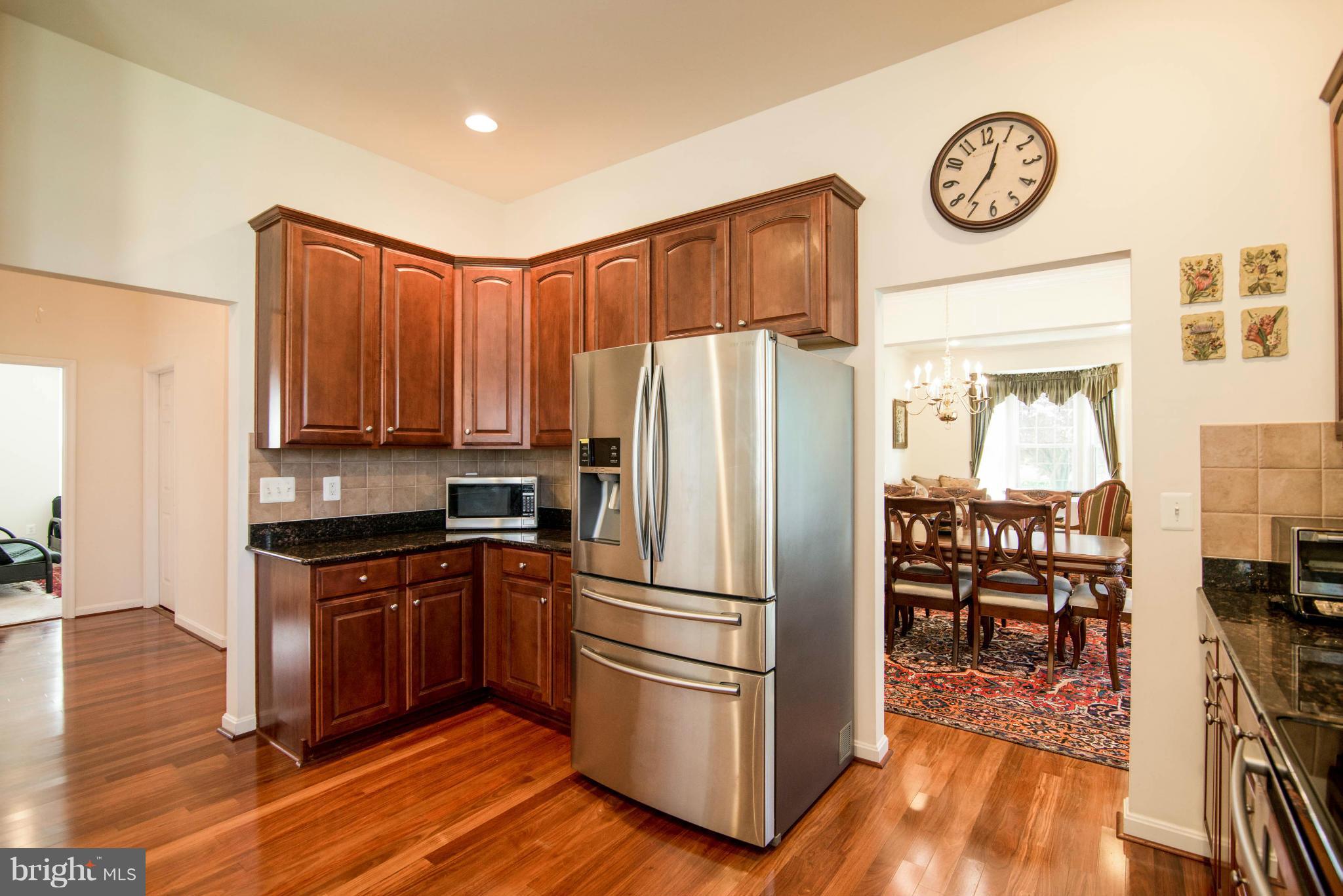 FOUR SEASONS - Residential