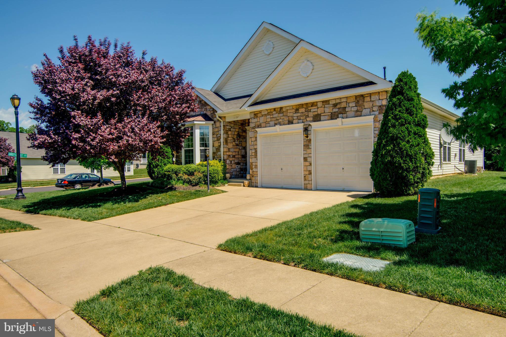 FOUR SEASONS - Residential