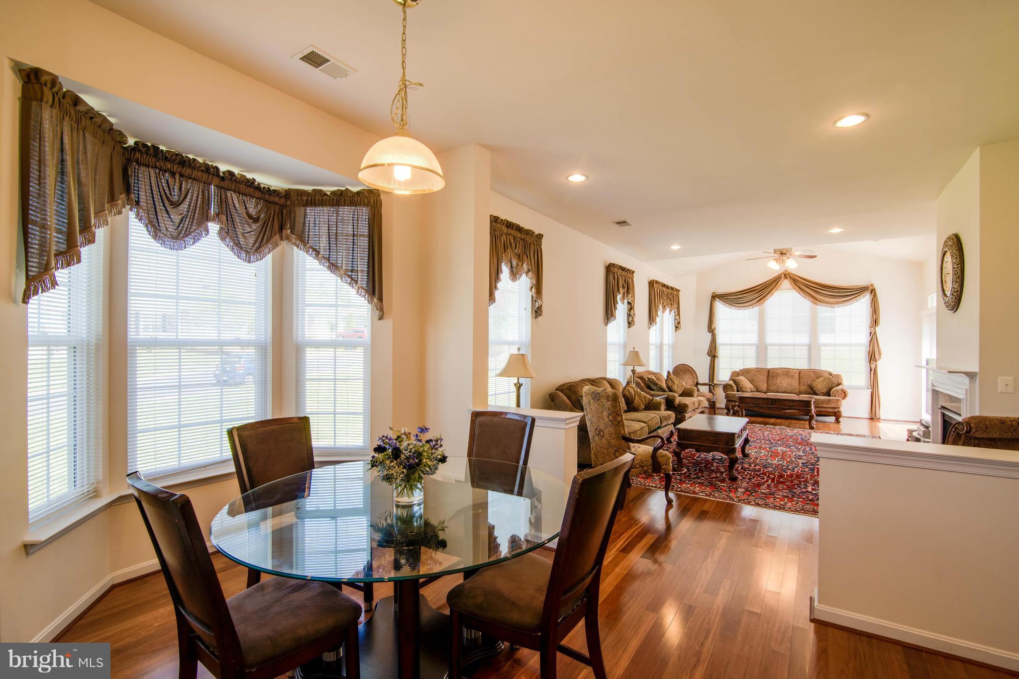 FOUR SEASONS - Residential