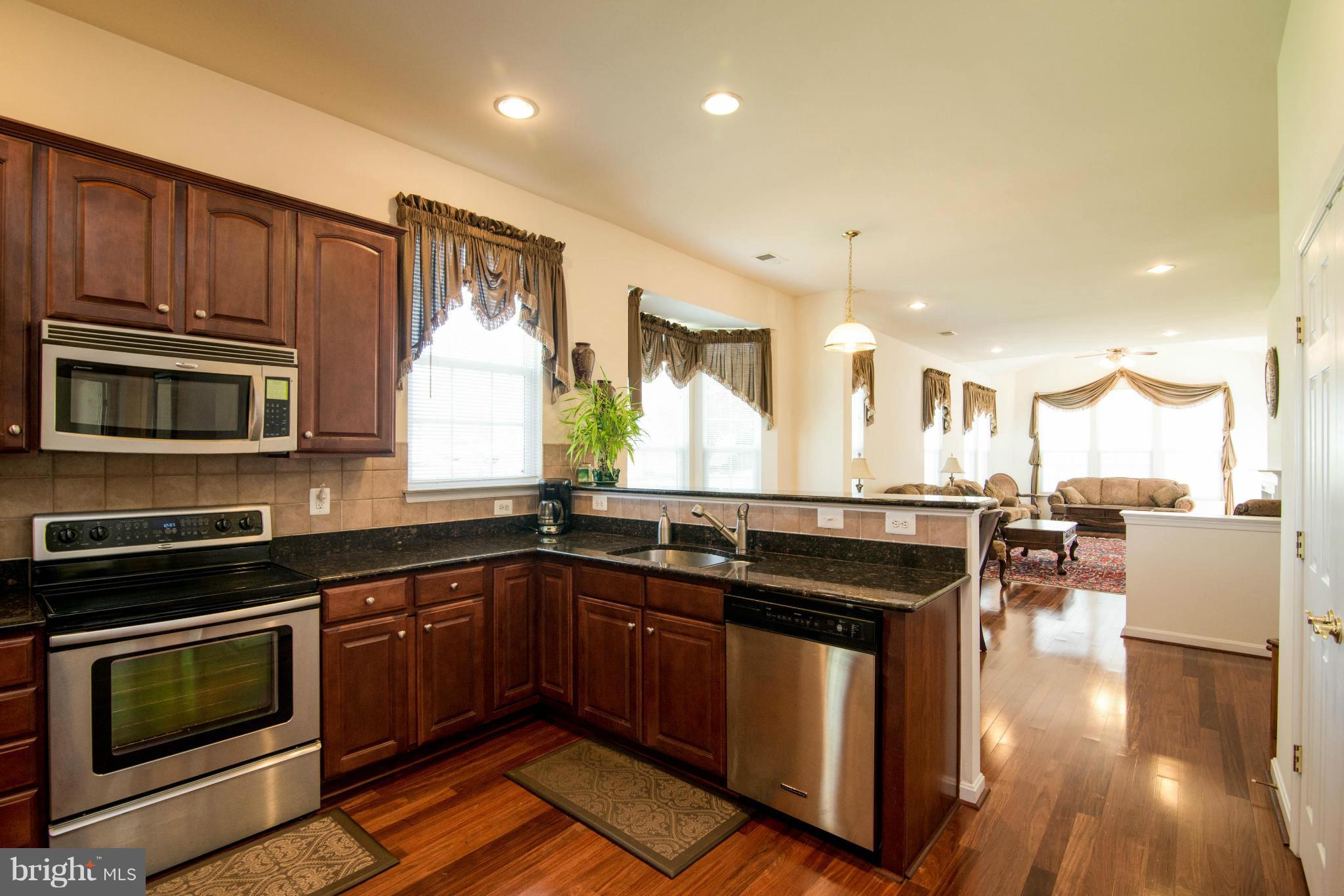 FOUR SEASONS - Residential