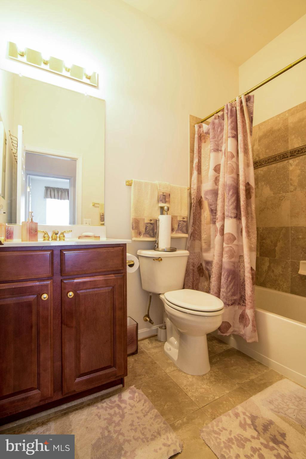 FOUR SEASONS - Residential