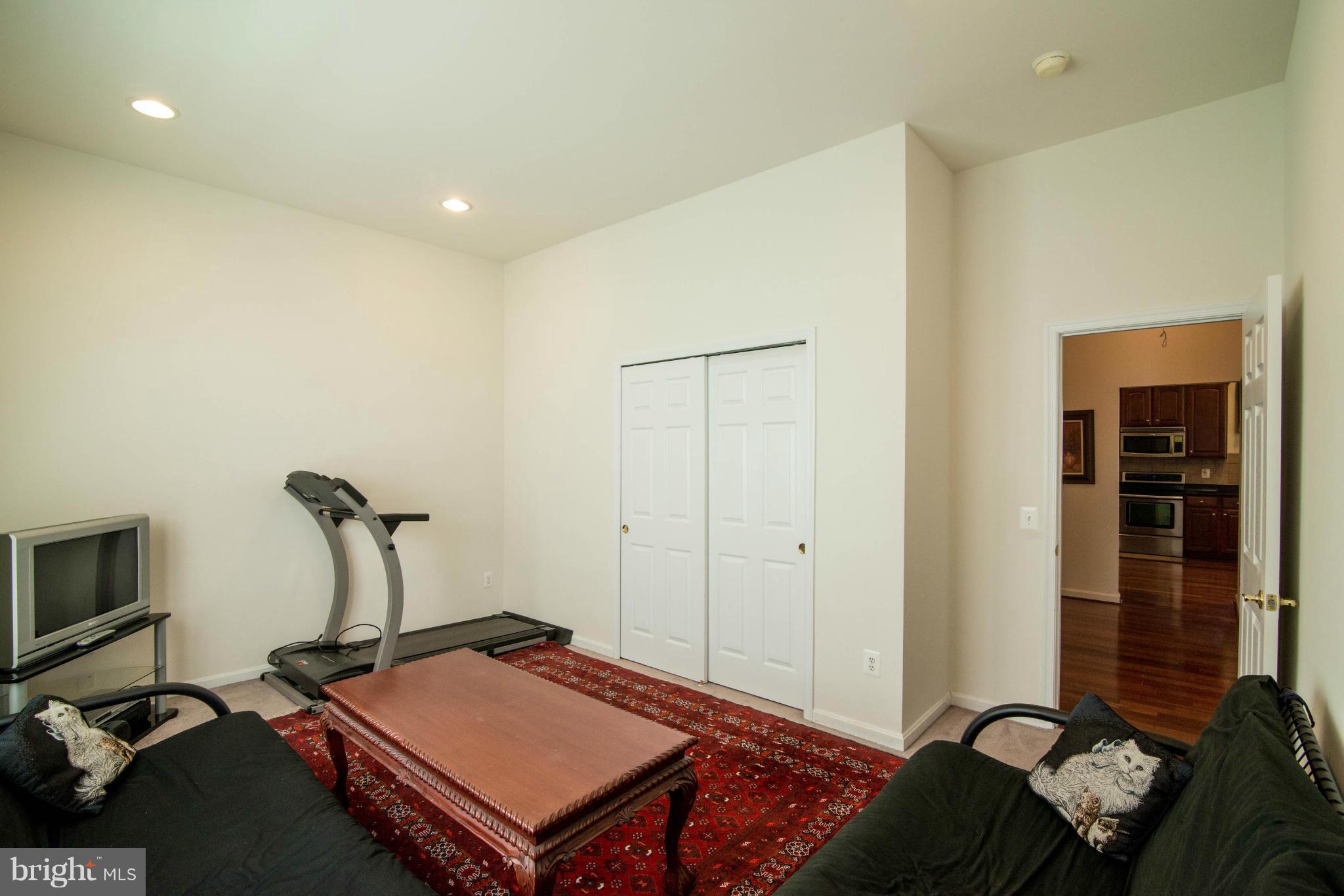 FOUR SEASONS - Residential