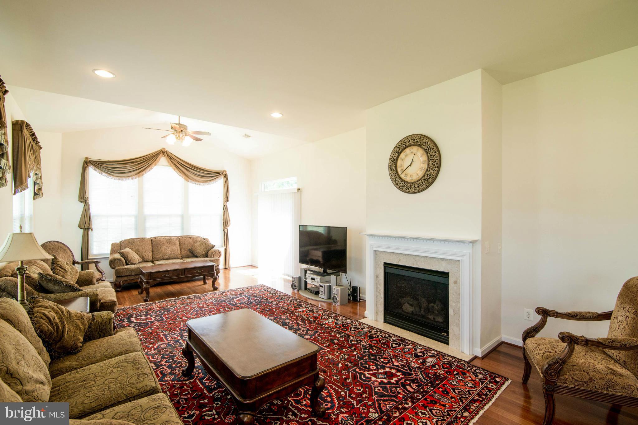 FOUR SEASONS - Residential