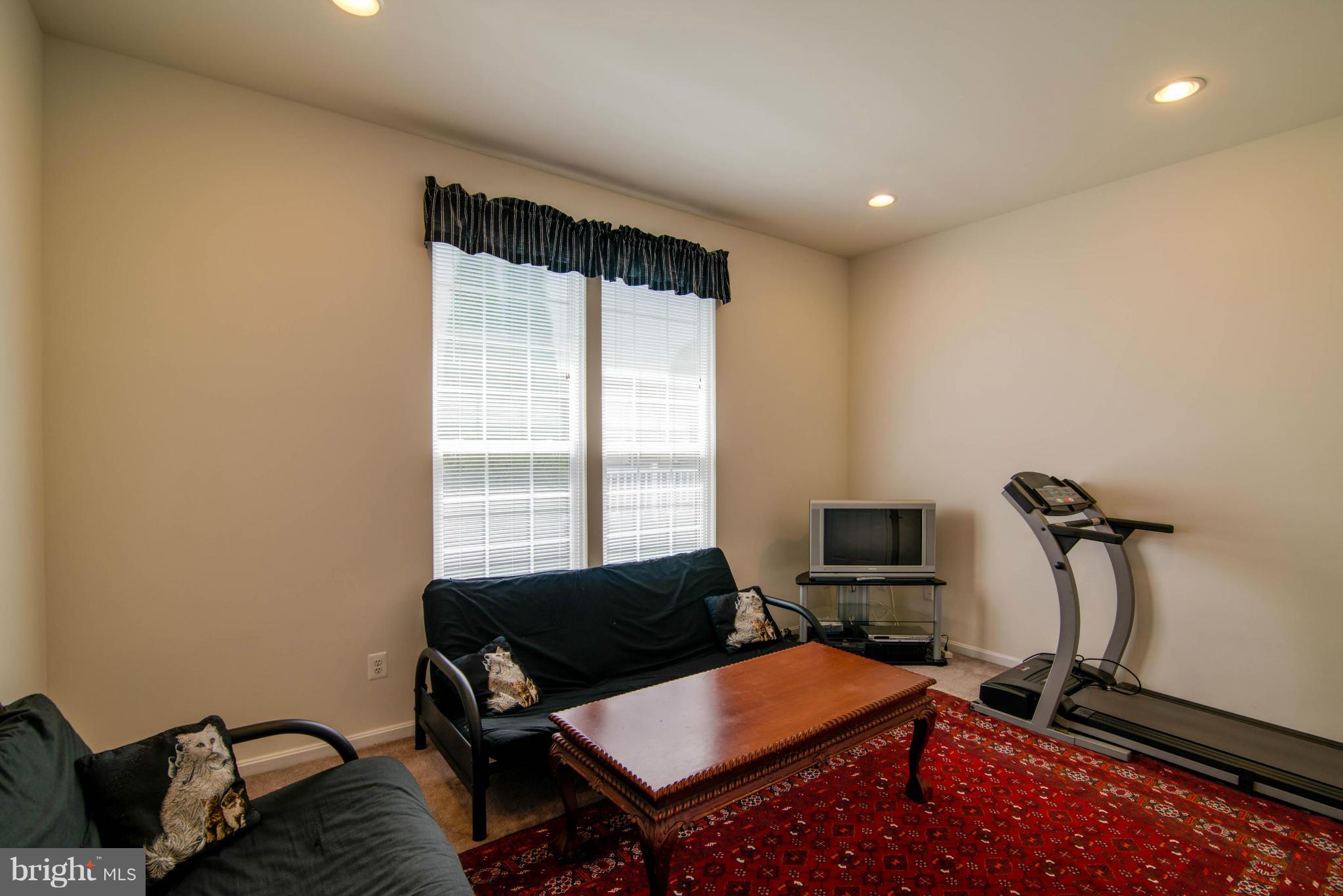 FOUR SEASONS - Residential