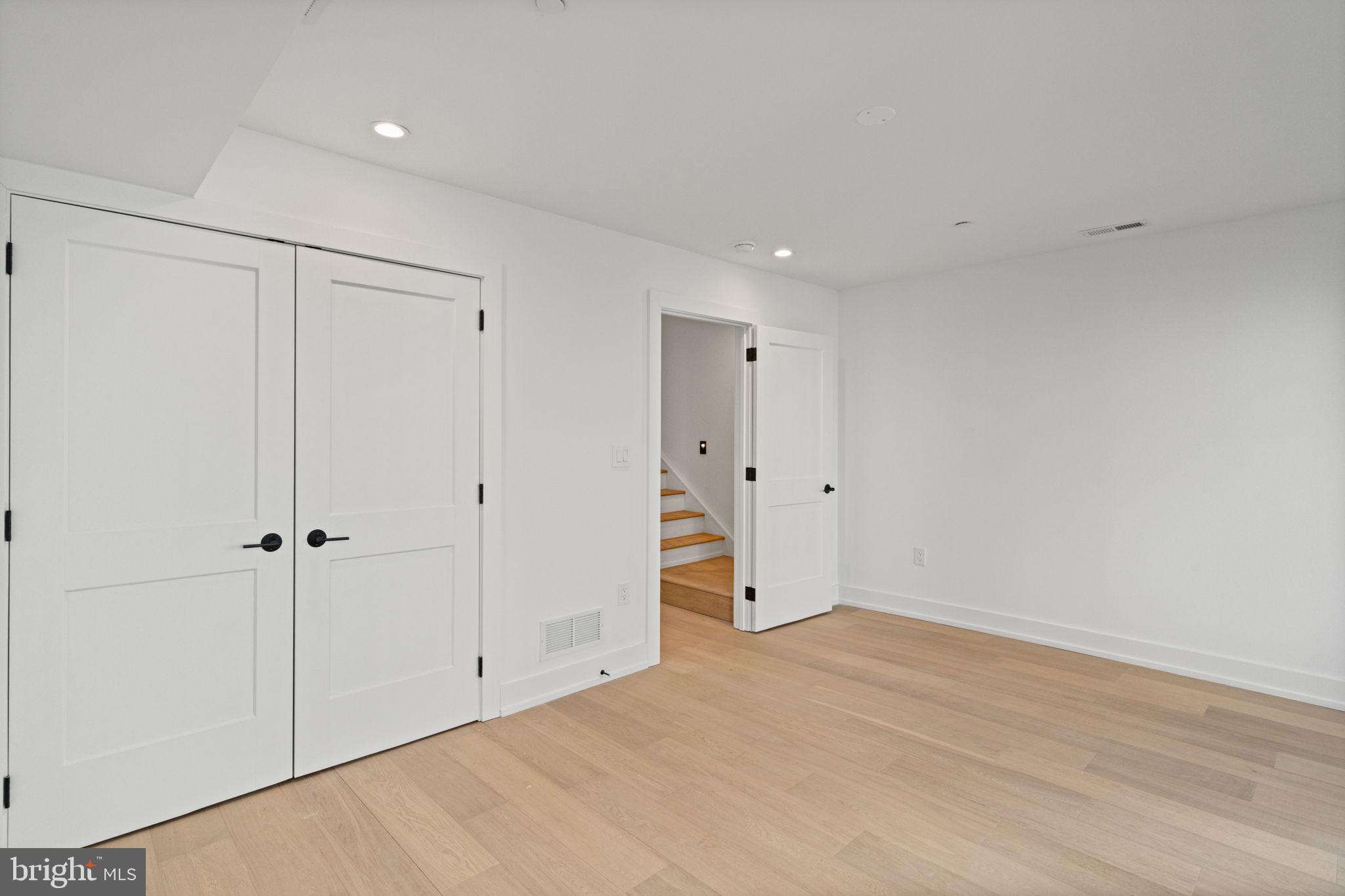 PASSYUNK SQUARE - Residential