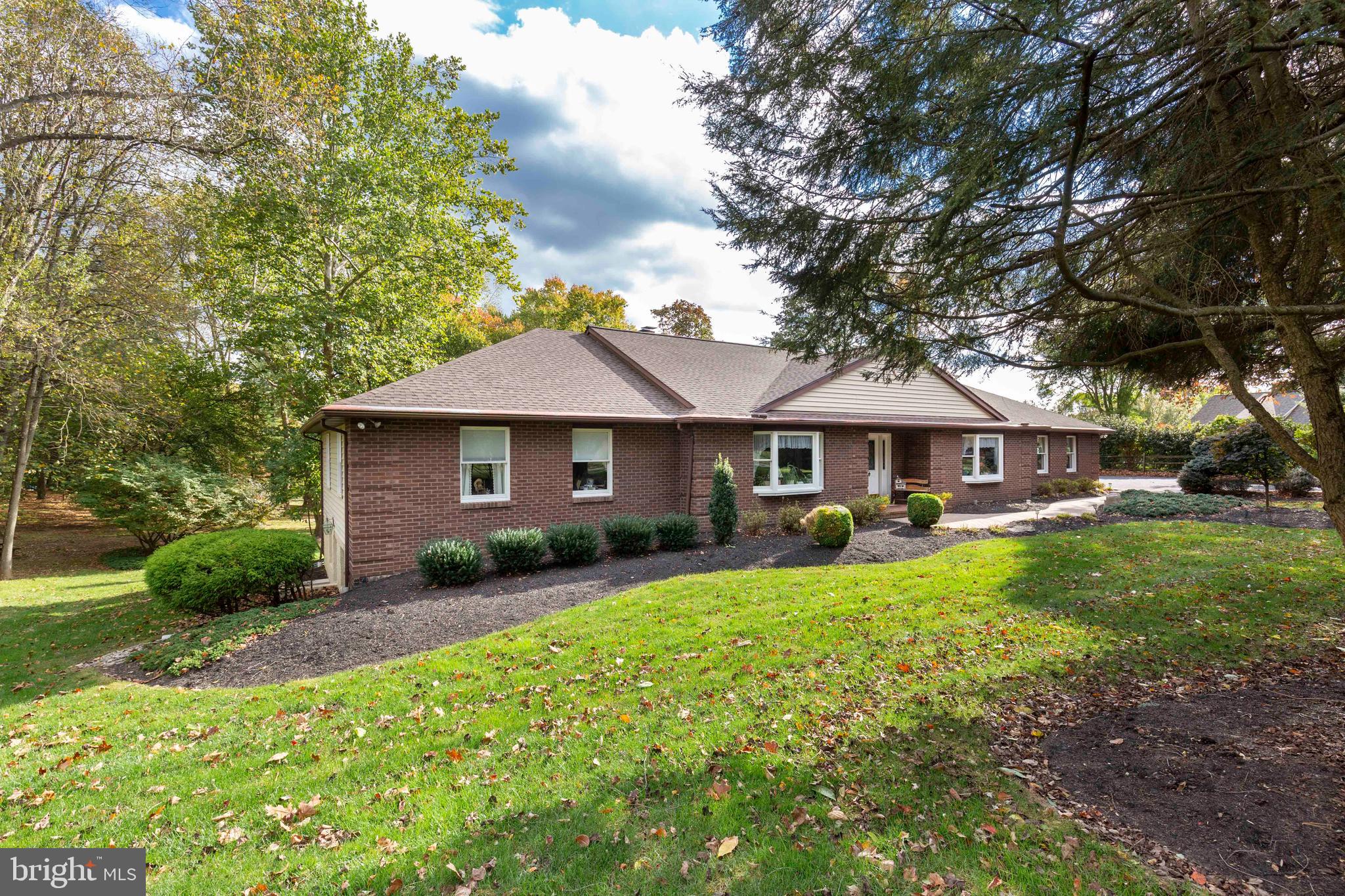 5 S LAKE WAY