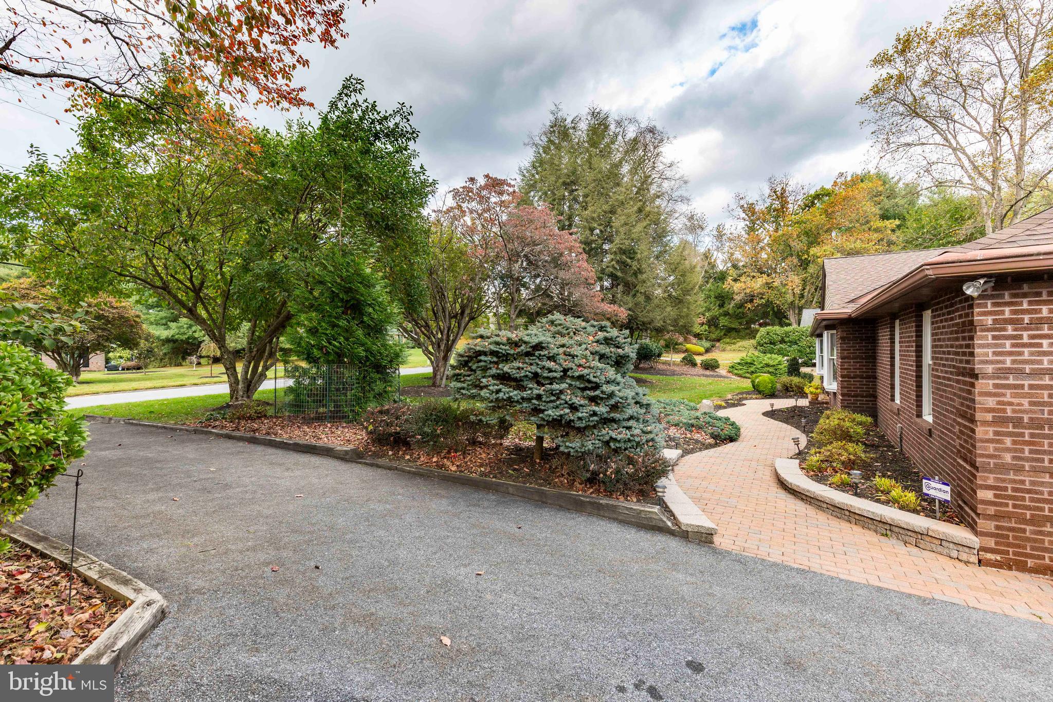 5 S LAKE WAY