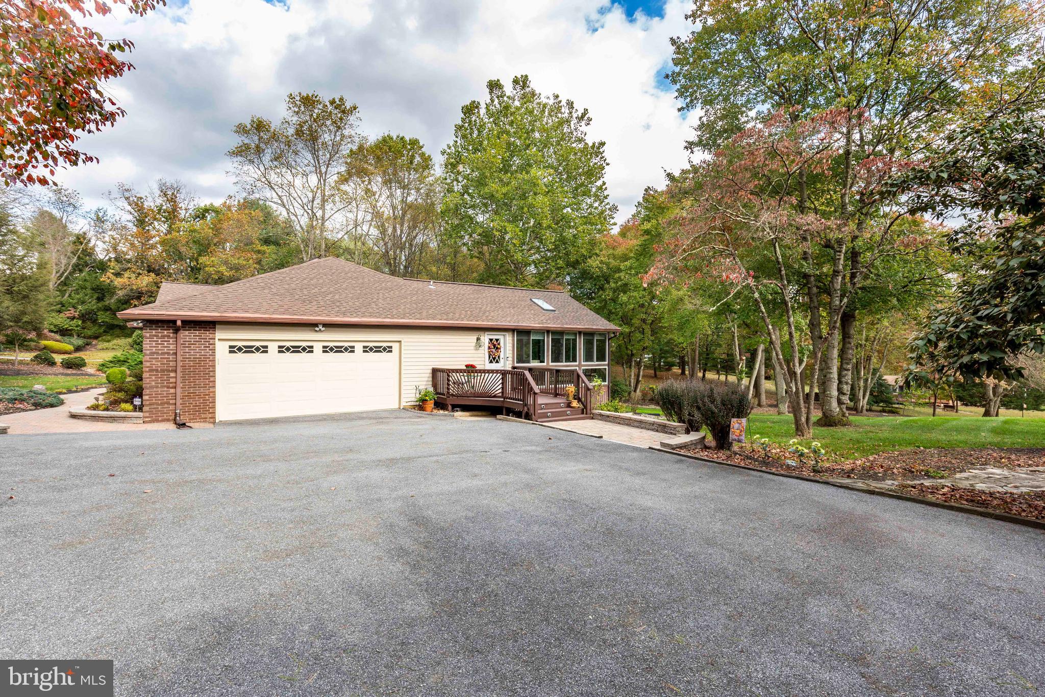 5 S LAKE WAY