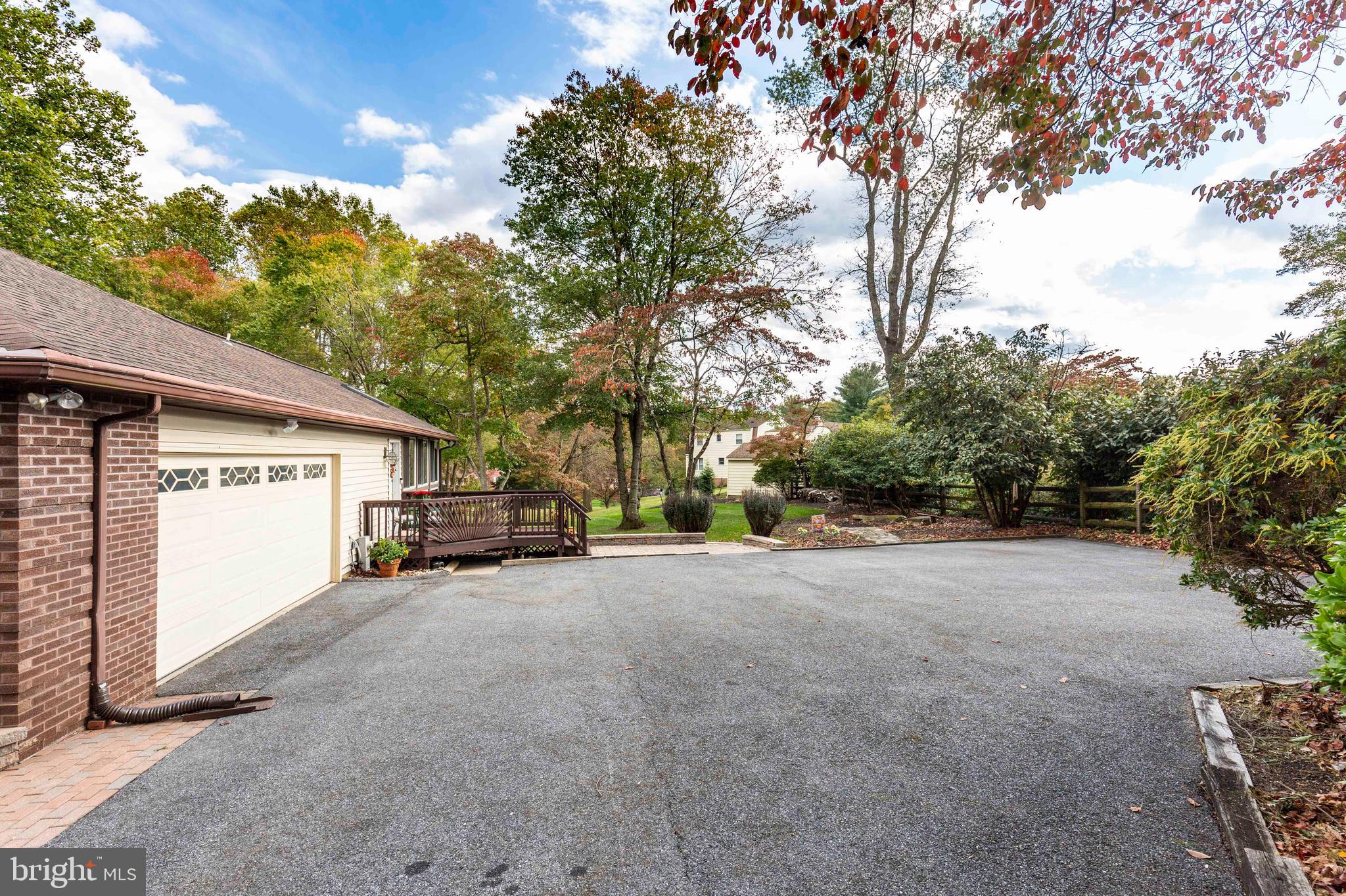 5 S LAKE WAY