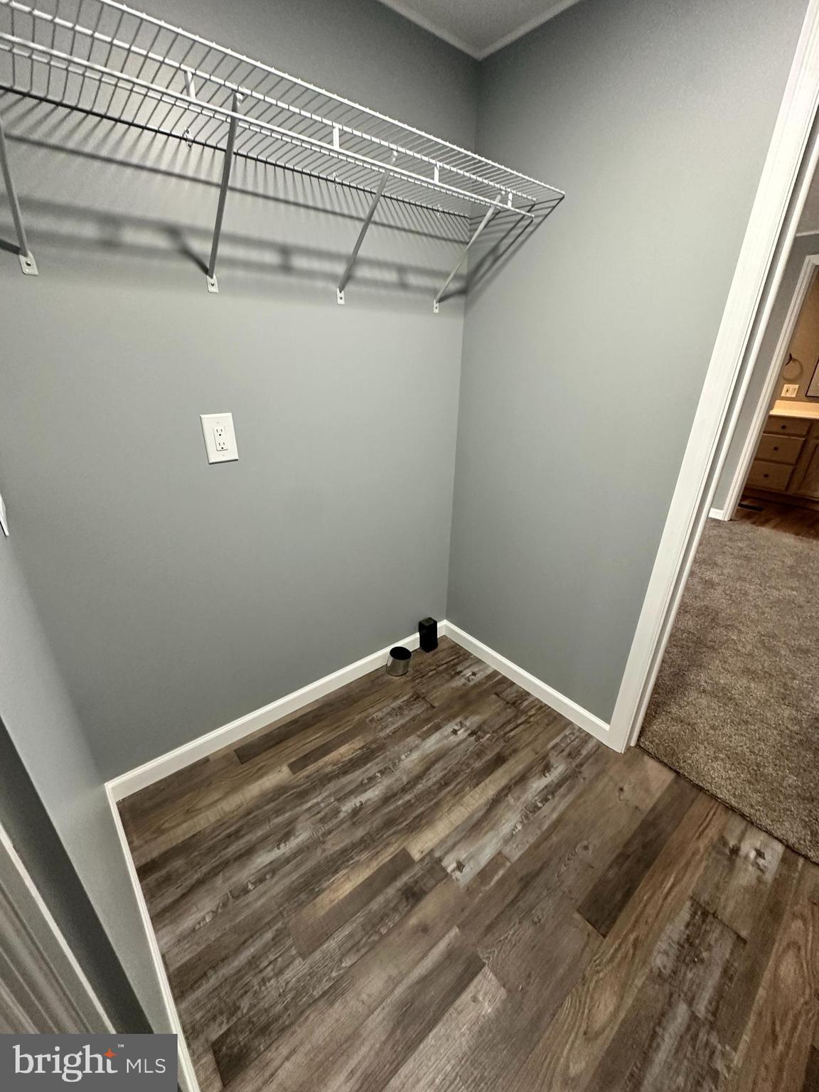 COUNTRY MANOR WEST - Residential