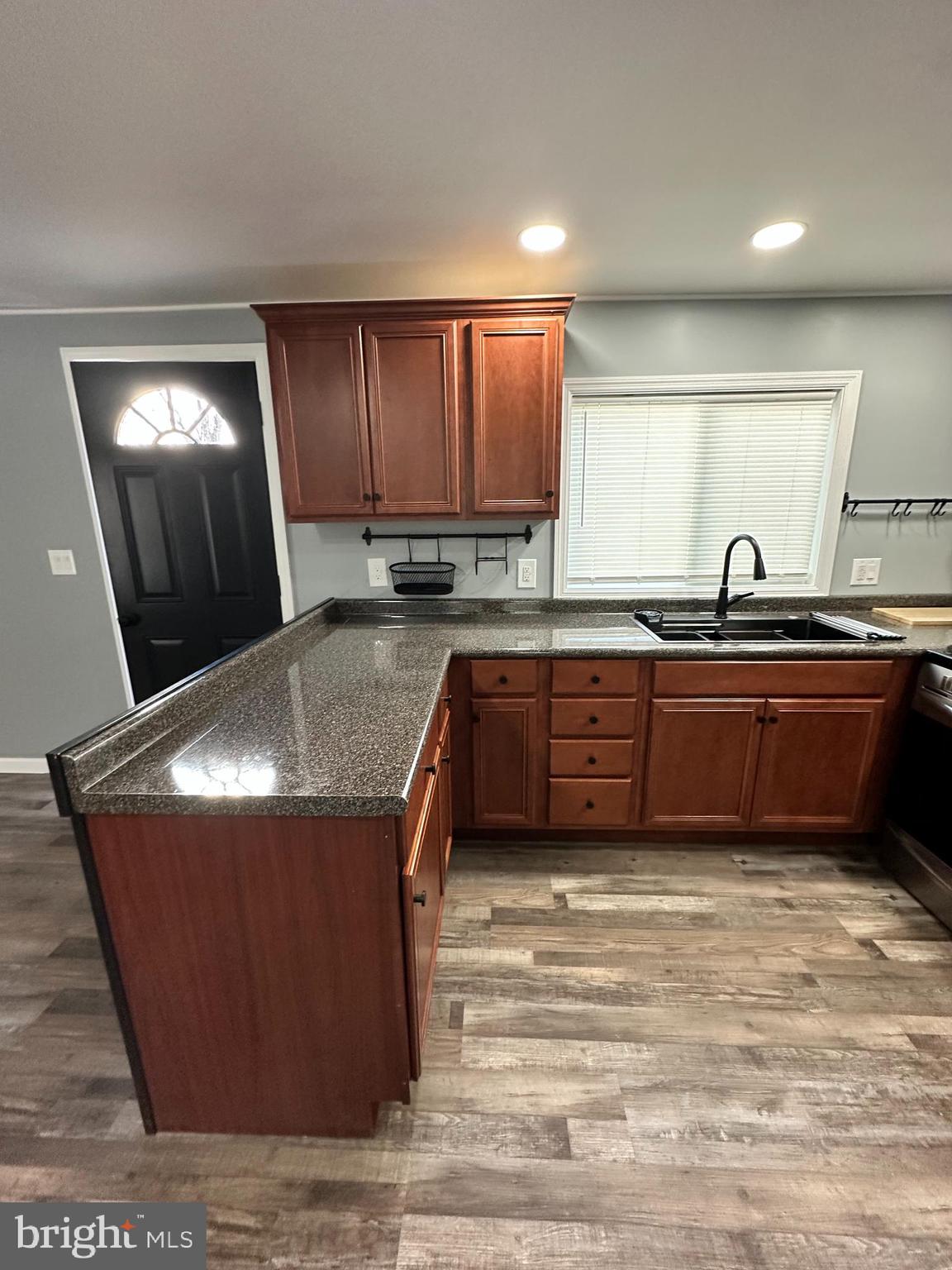 COUNTRY MANOR WEST - Residential