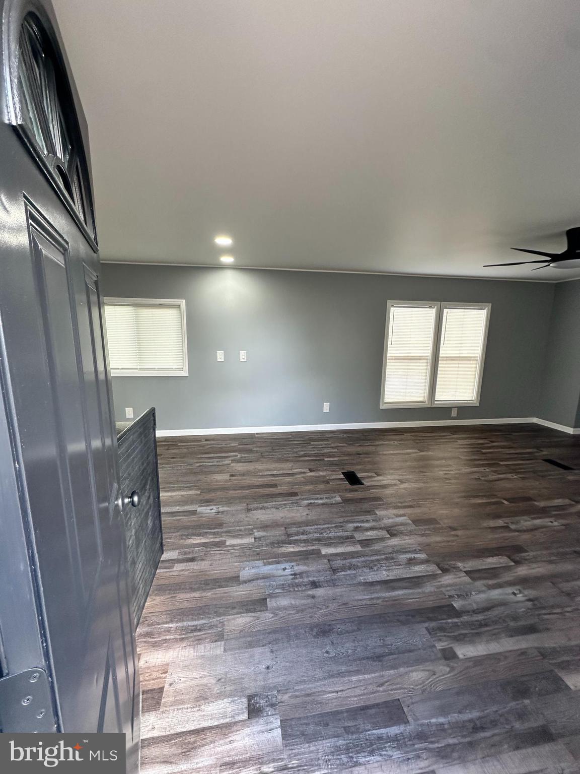 COUNTRY MANOR WEST - Residential