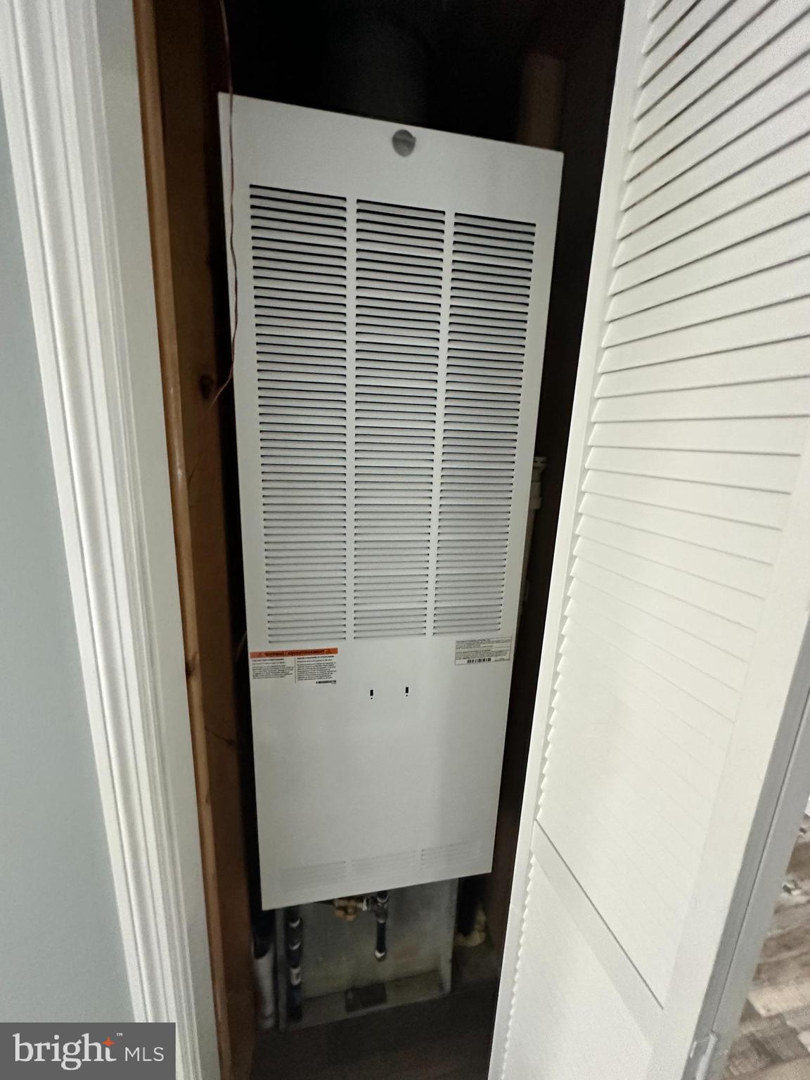 COUNTRY MANOR WEST - Residential