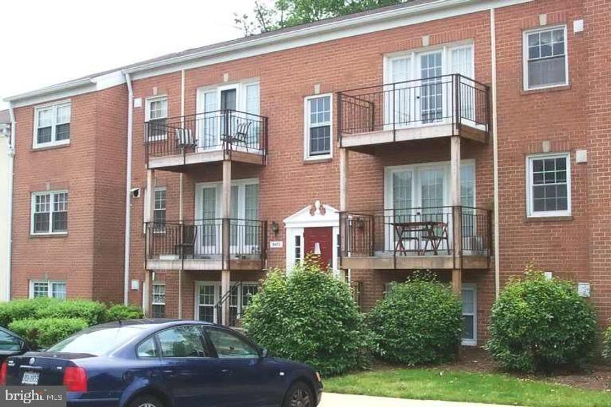 THIS PROPERTY HAS GREAT POTENTIAL AND NEEDS TO REMODELED. ALL UTILITIES ARE INCLUDED IN THE CONDO FEE. CASH BUYERS ONLY.