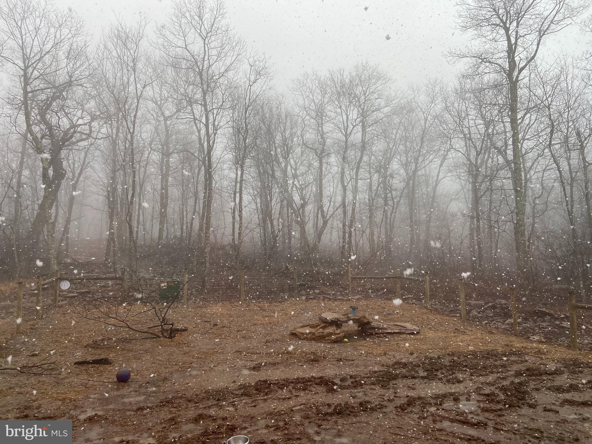 ASHTON WOODS PROPERTY OWNERS ASSOCIATION - Land