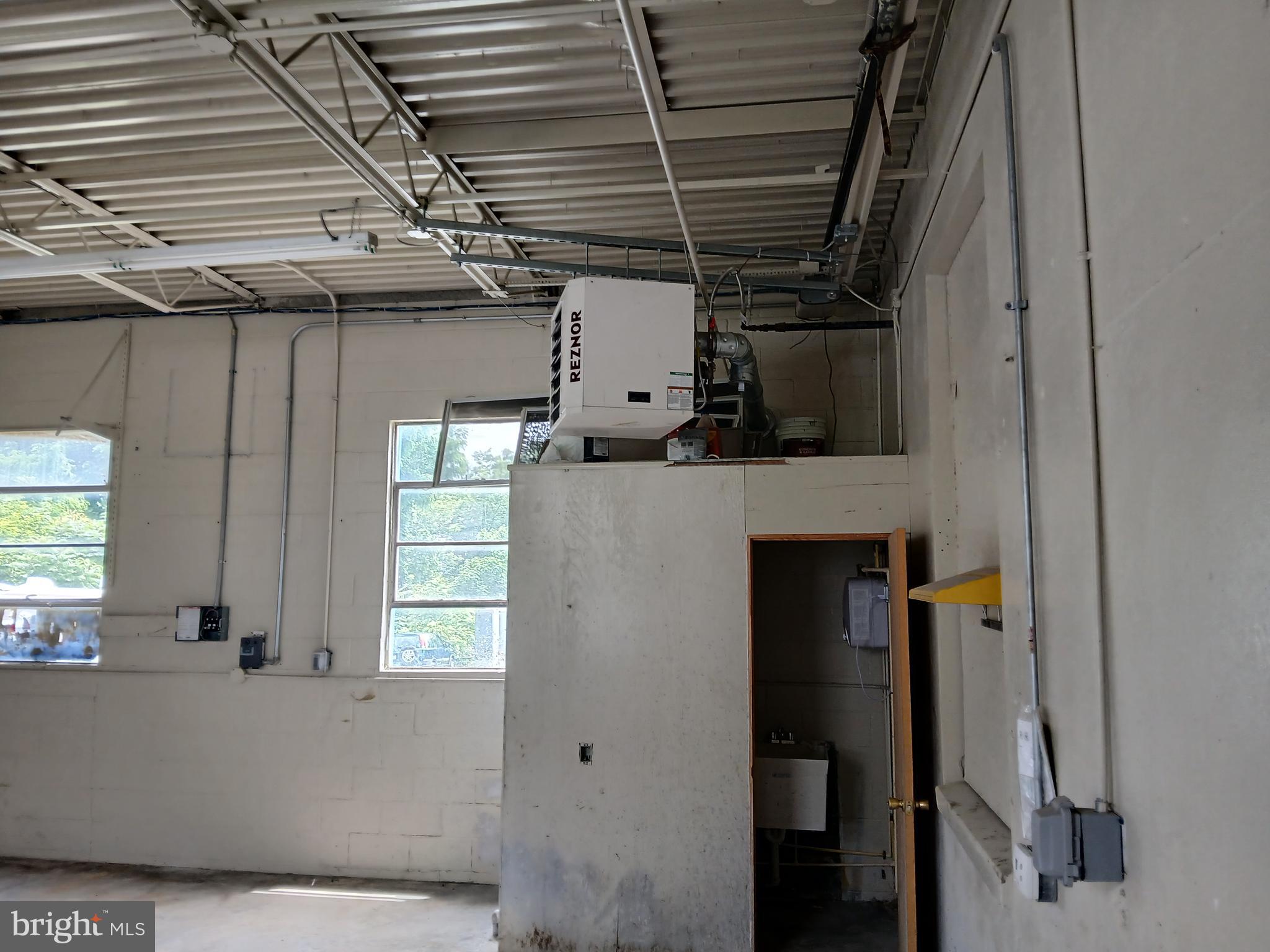 LANCASTER CITY WARD 6 - Commercial Lease