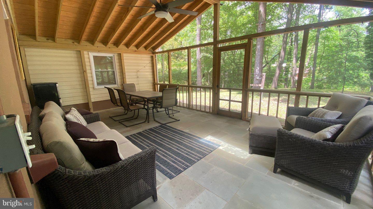 WEST LAUREL ACRES - Residential Lease