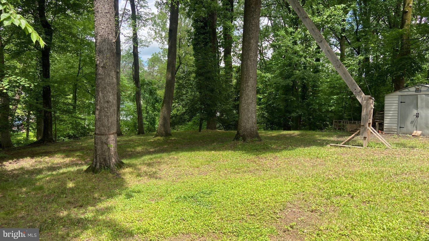 WEST LAUREL ACRES - Residential Lease