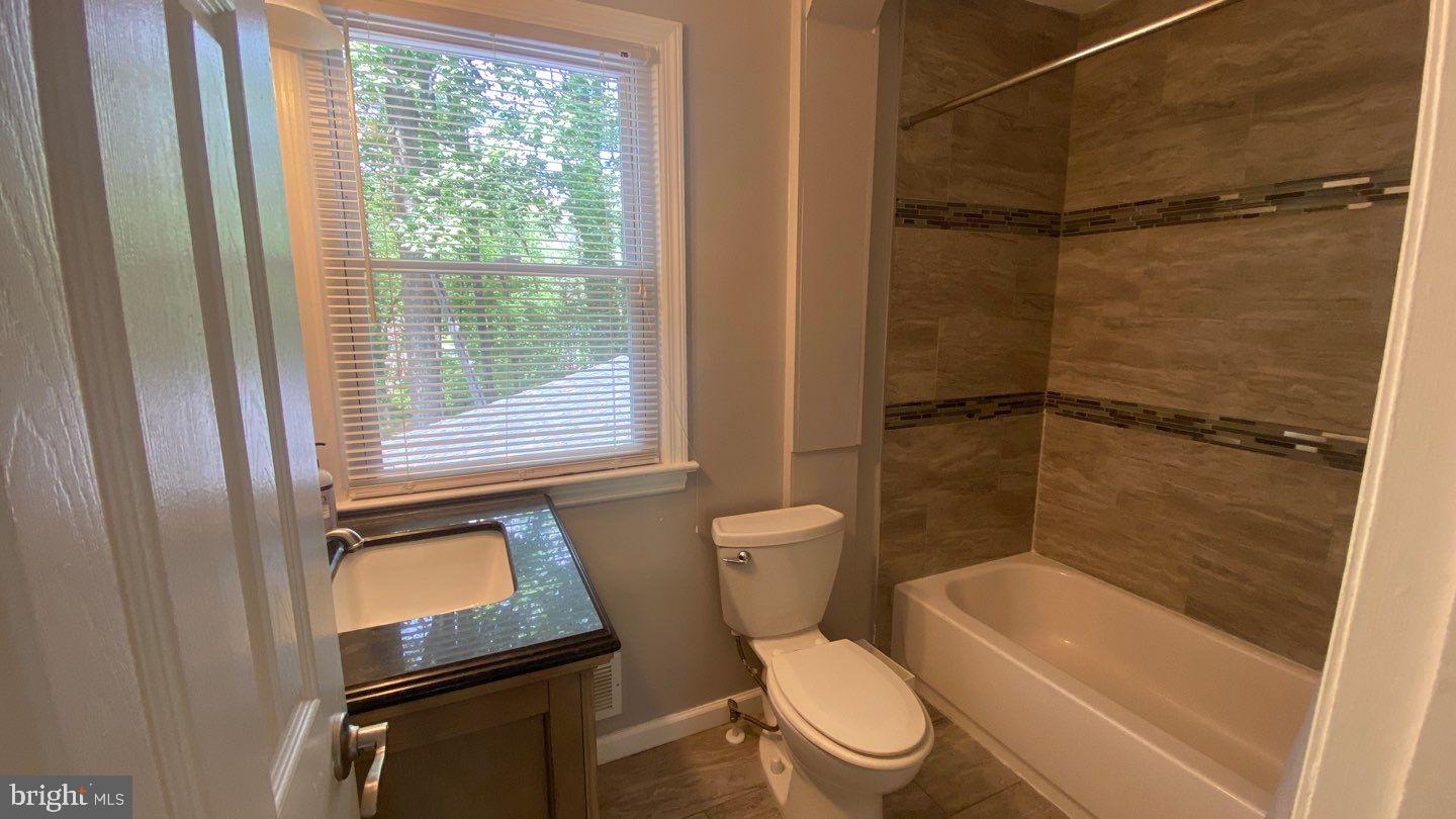 WEST LAUREL ACRES - Residential Lease