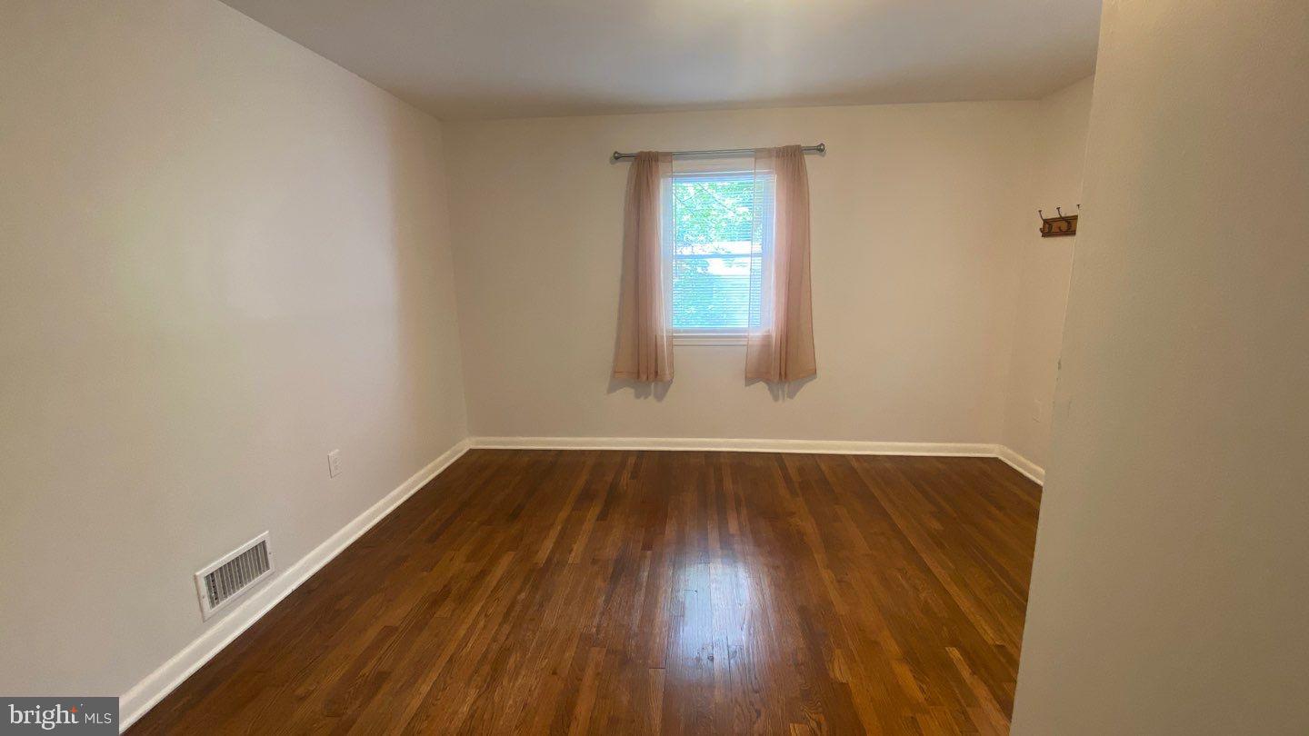 WEST LAUREL ACRES - Residential Lease