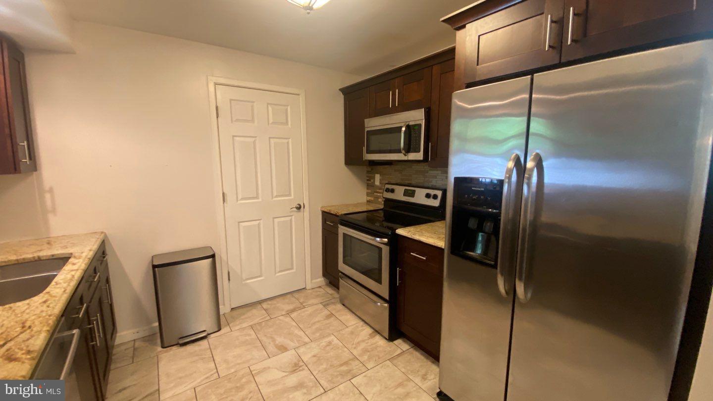 WEST LAUREL ACRES - Residential Lease