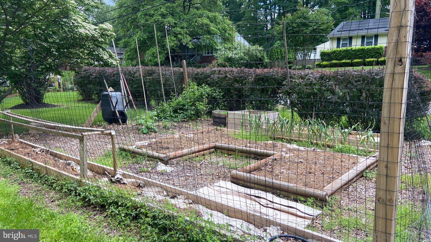 WEST LAUREL ACRES - Residential Lease