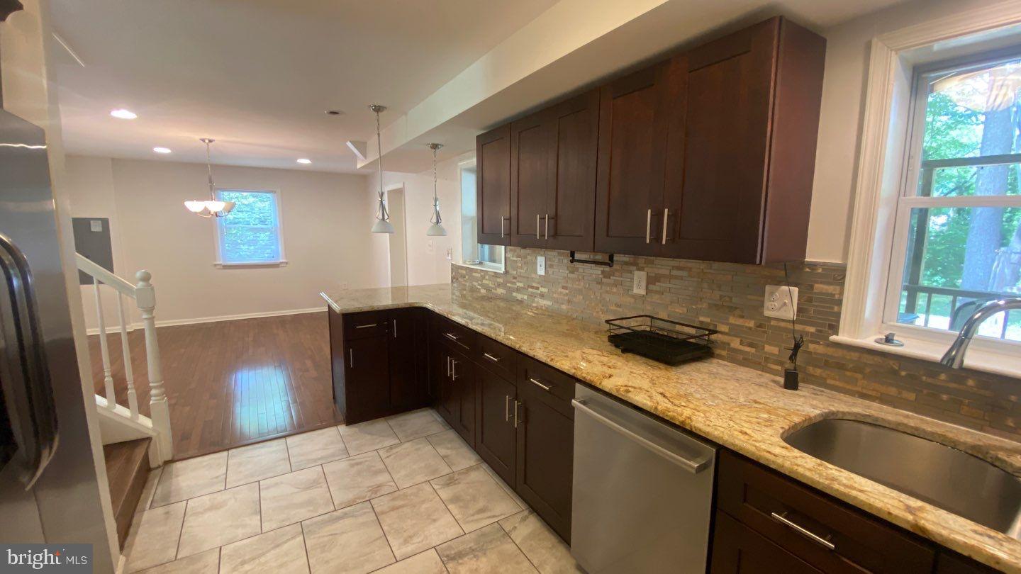 WEST LAUREL ACRES - Residential Lease