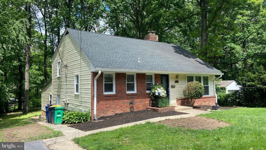 Do not miss this charming West Laurel Acres single family home. This home sits off the street and has a wonderful urban garden in the front yard. The rear yard is very private with many shade trees and has an outdoor shower. Enjoy the large living room with a decorative fireplace and hardwood floors. This level also has a bedroom and powder room. The split style home steps down to the redesigned eat-in-kitchen complete with a breakfast counter, stainless steel appliances, decorative backsplash, upgraded cabinets and granite countertops. This level also has a bedroom, large laundry/utility room with a washer and dryer. Also step out to a huge screened porch complete with furnishings. The upper level has 2 additional bedrooms and 2 full bathrooms. The street ends in a cul de sac. This is a smoke free property. No pets are permitted. Credit score requirement 650+ for all applicants.