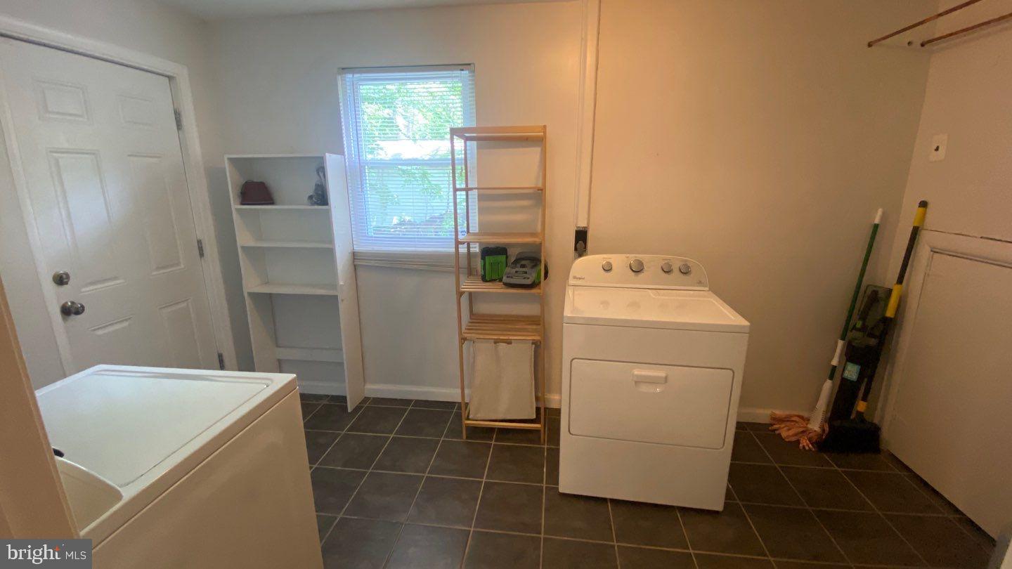 WEST LAUREL ACRES - Residential Lease