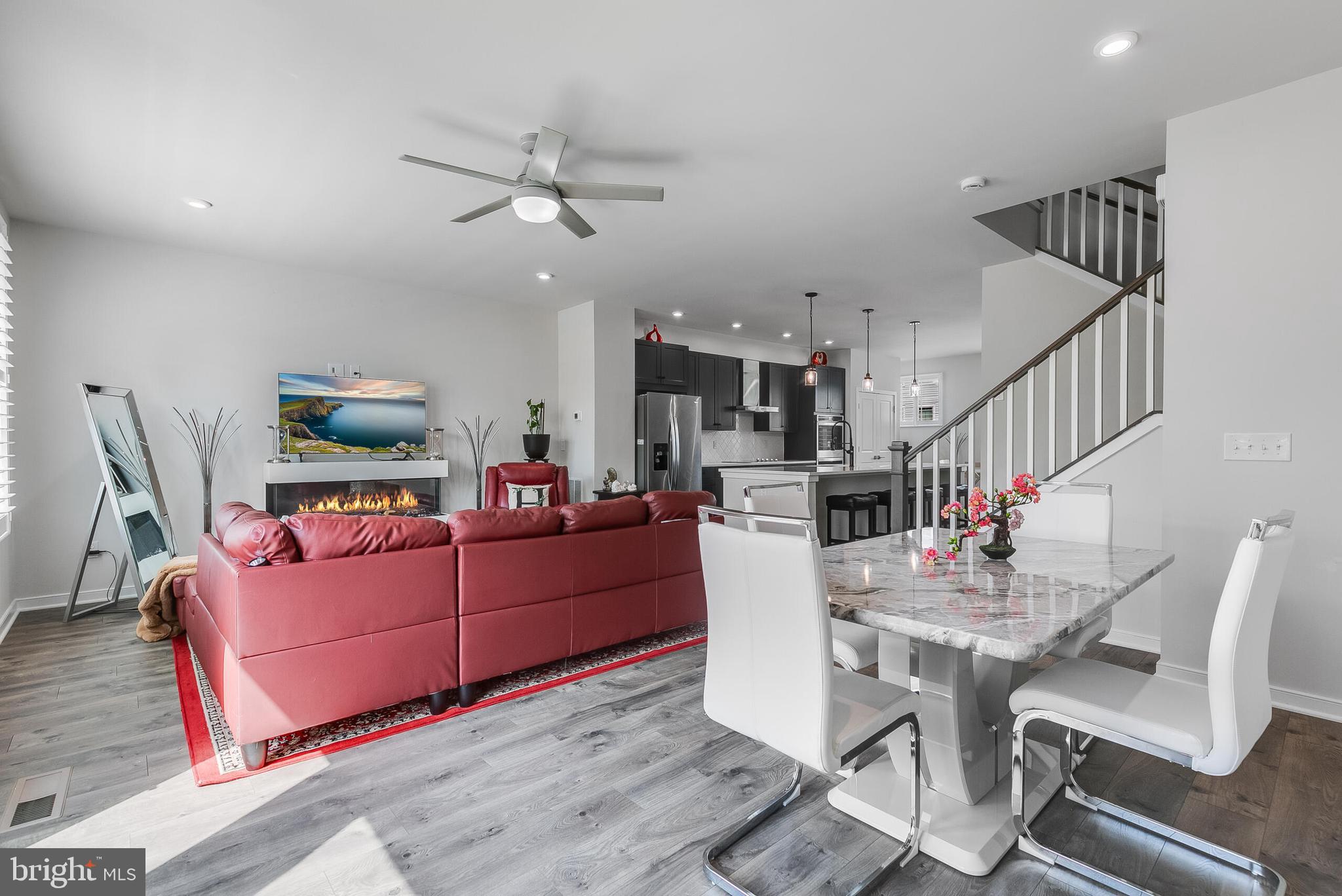 TOWNS AT CARTERS GROVE - Residential