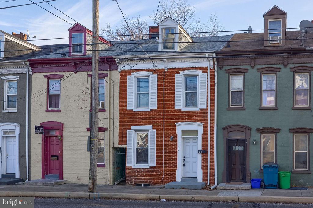 Photo of 372 E Philadelphia Street, YORK, PA 17403 (MLS # PAYK2096106)