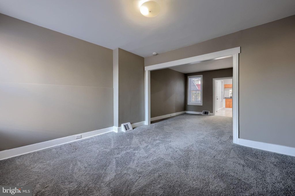 Photo of 372 E Philadelphia Street, YORK, PA 17403 (MLS # PAYK2096106)