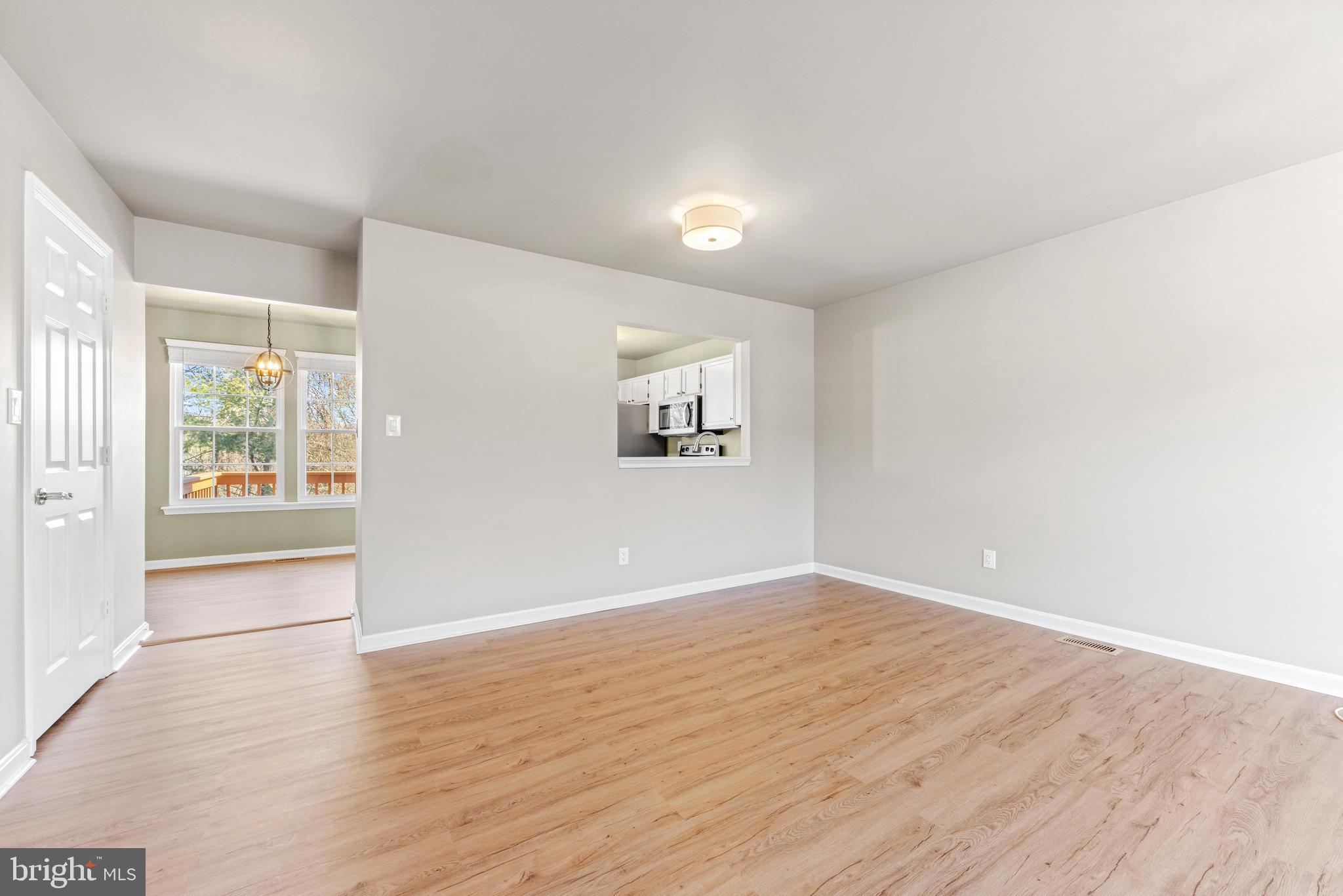 CONSTANT FRIENDSHIP - Residential