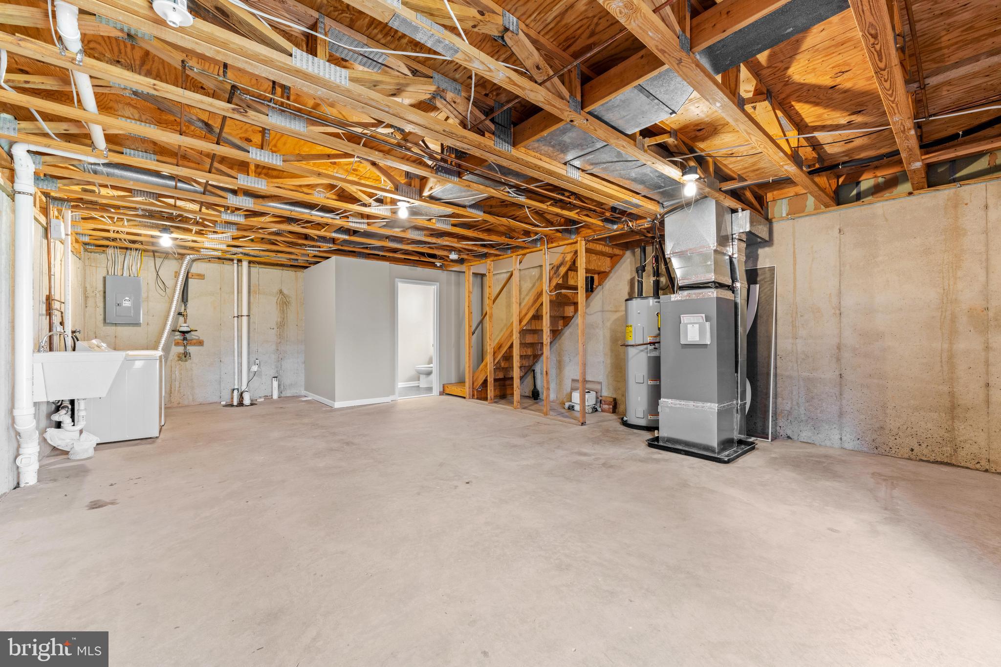 CONSTANT FRIENDSHIP - Residential