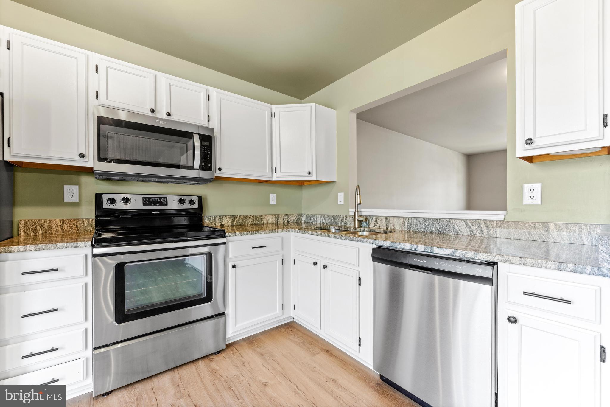 CONSTANT FRIENDSHIP - Residential