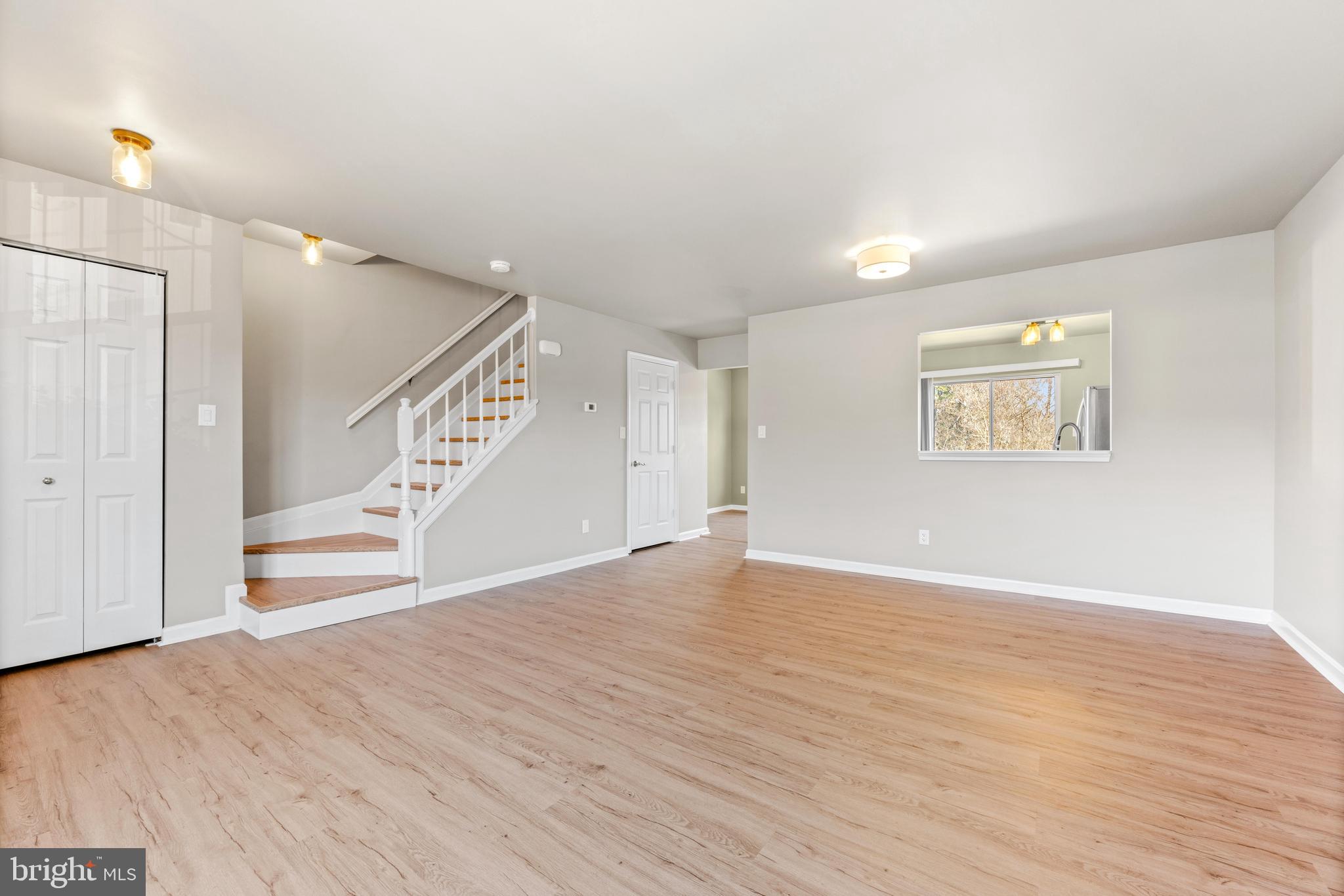 CONSTANT FRIENDSHIP - Residential