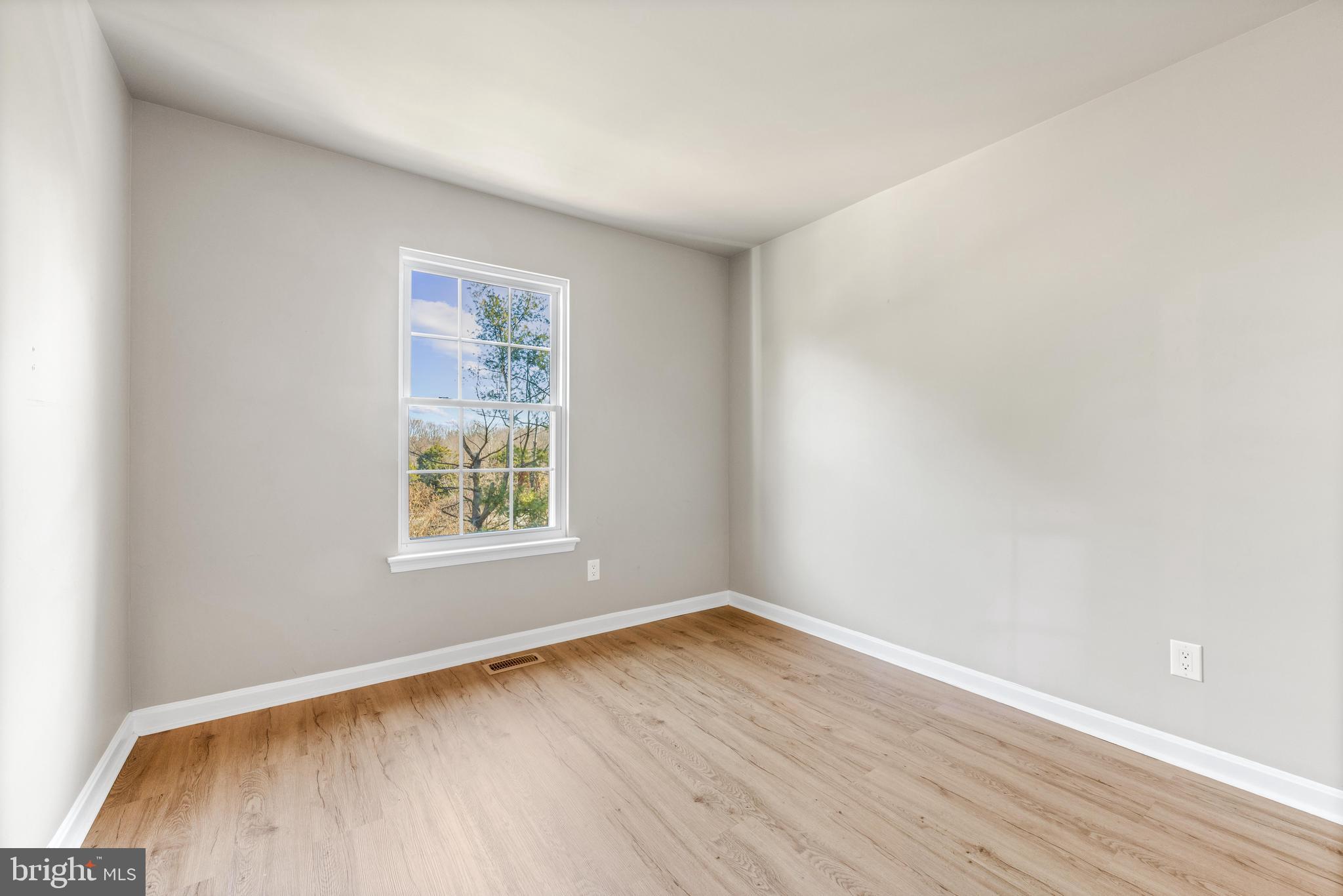 CONSTANT FRIENDSHIP - Residential