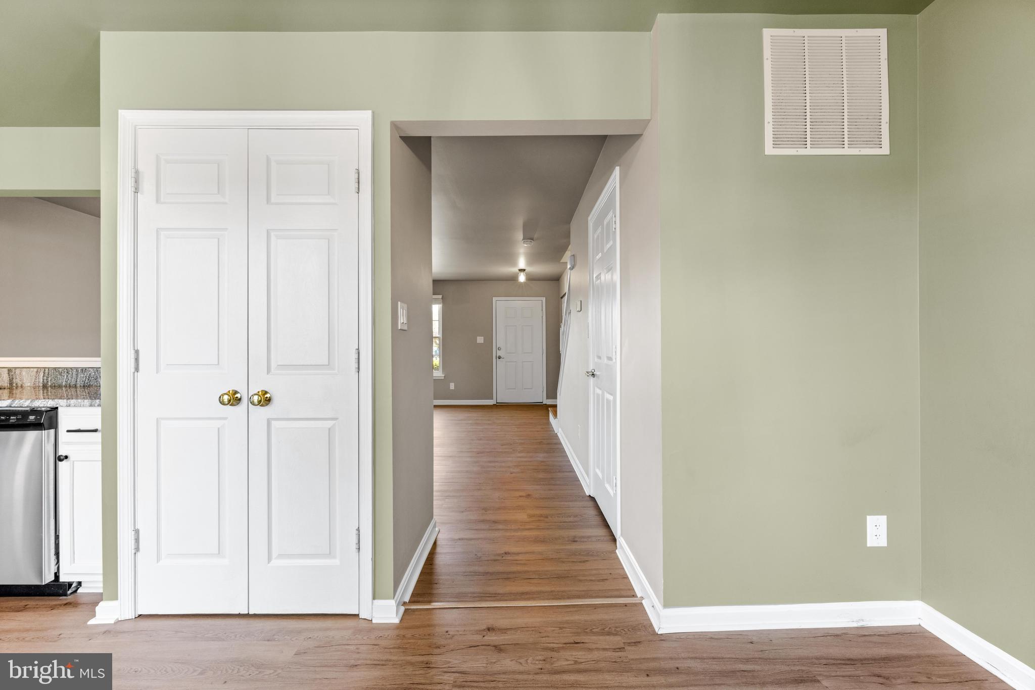 CONSTANT FRIENDSHIP - Residential