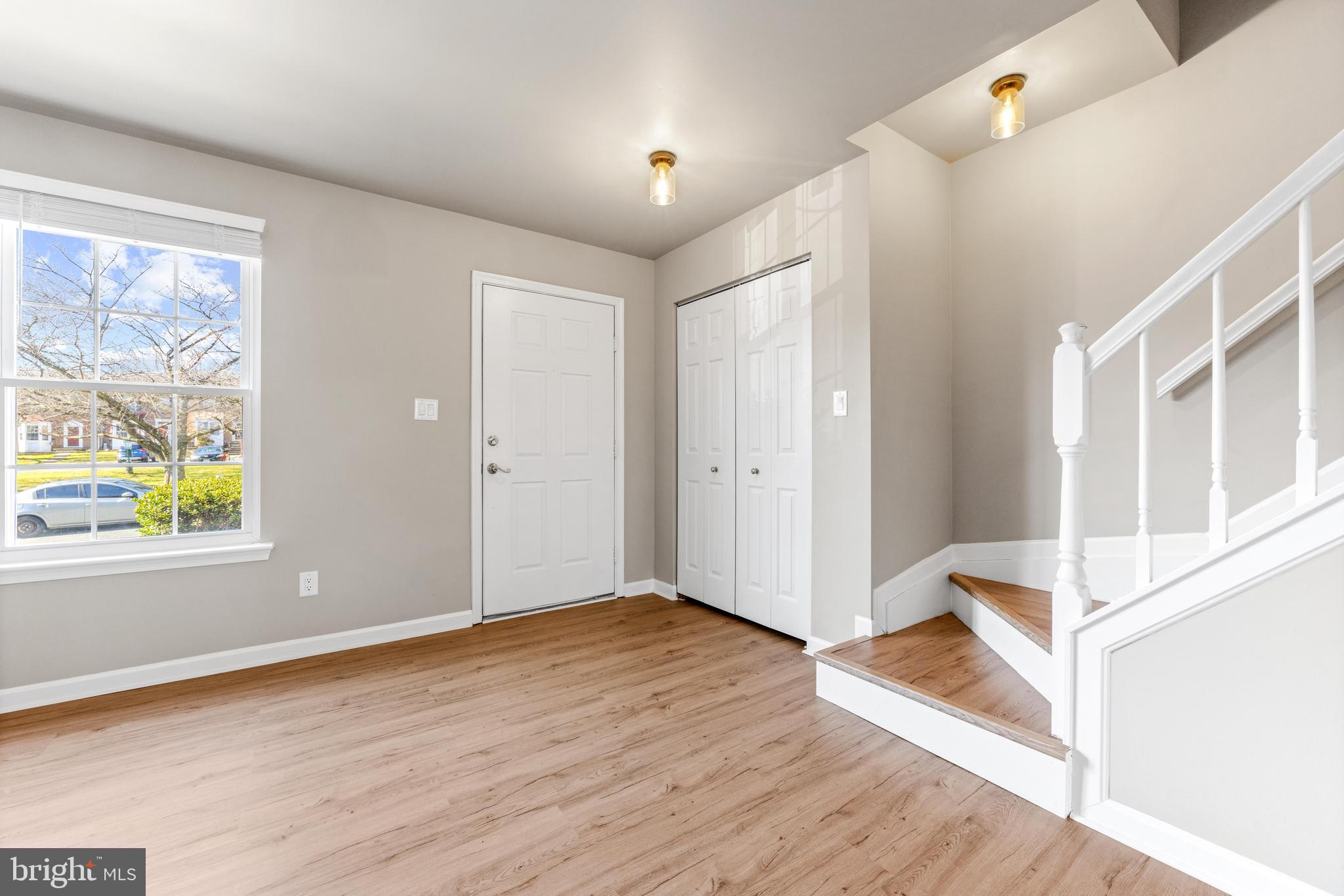 CONSTANT FRIENDSHIP - Residential