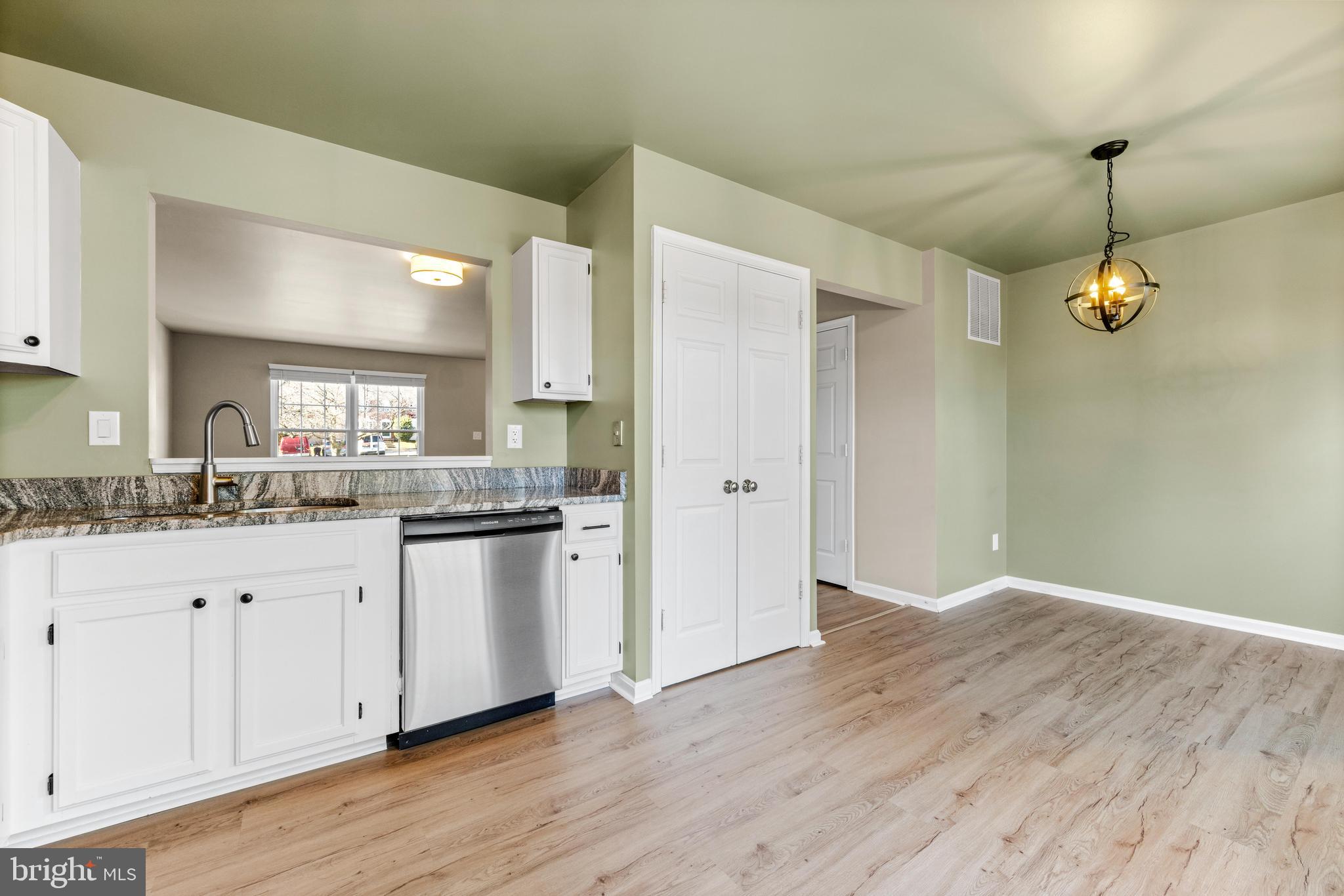 CONSTANT FRIENDSHIP - Residential