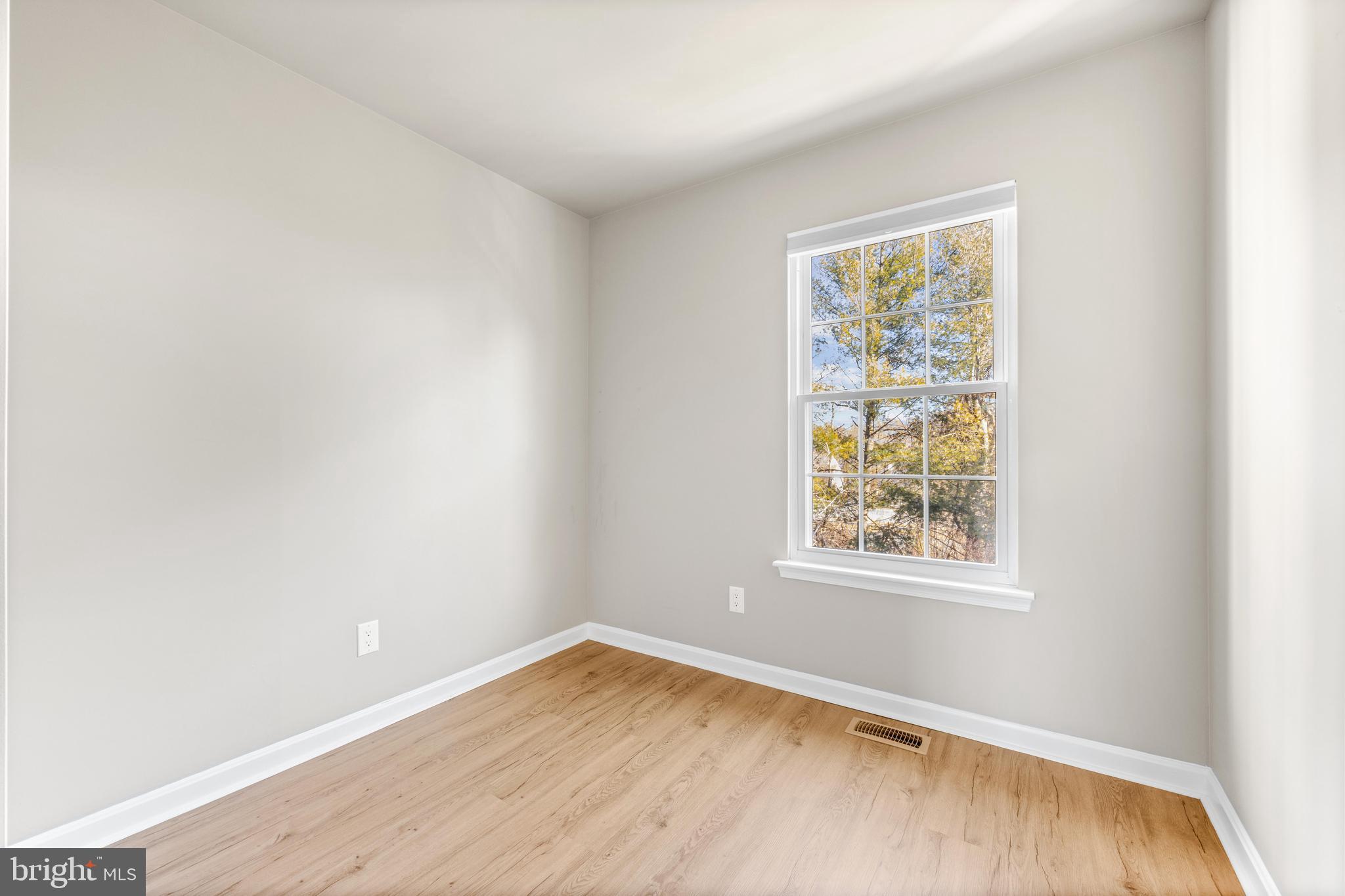 CONSTANT FRIENDSHIP - Residential