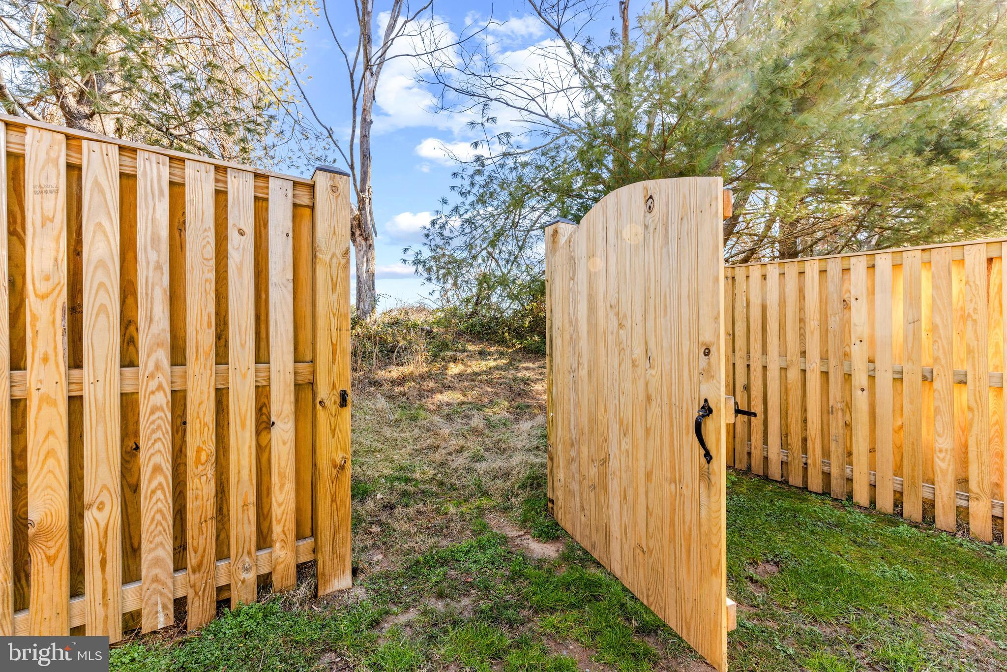 CONSTANT FRIENDSHIP - Residential