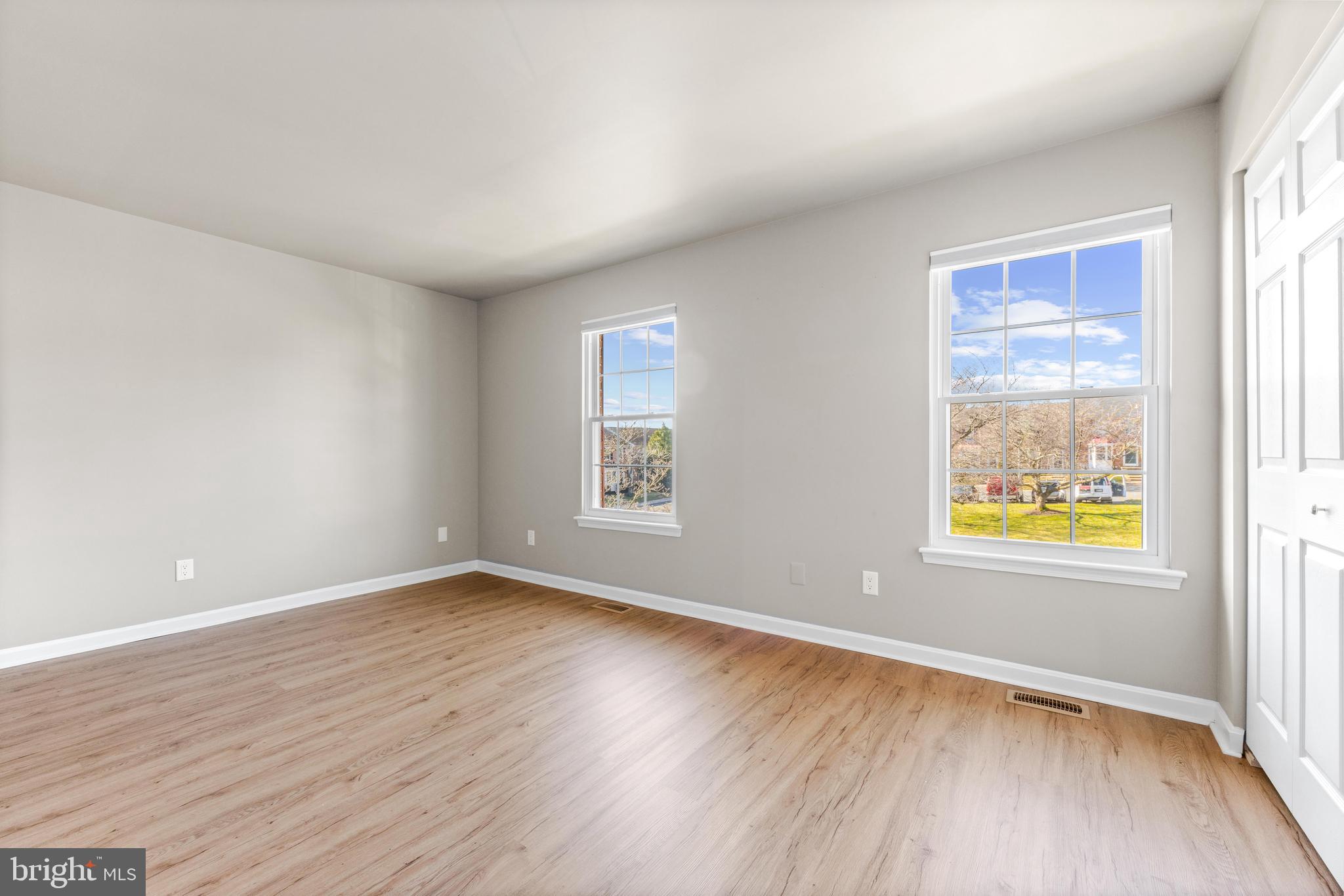 CONSTANT FRIENDSHIP - Residential