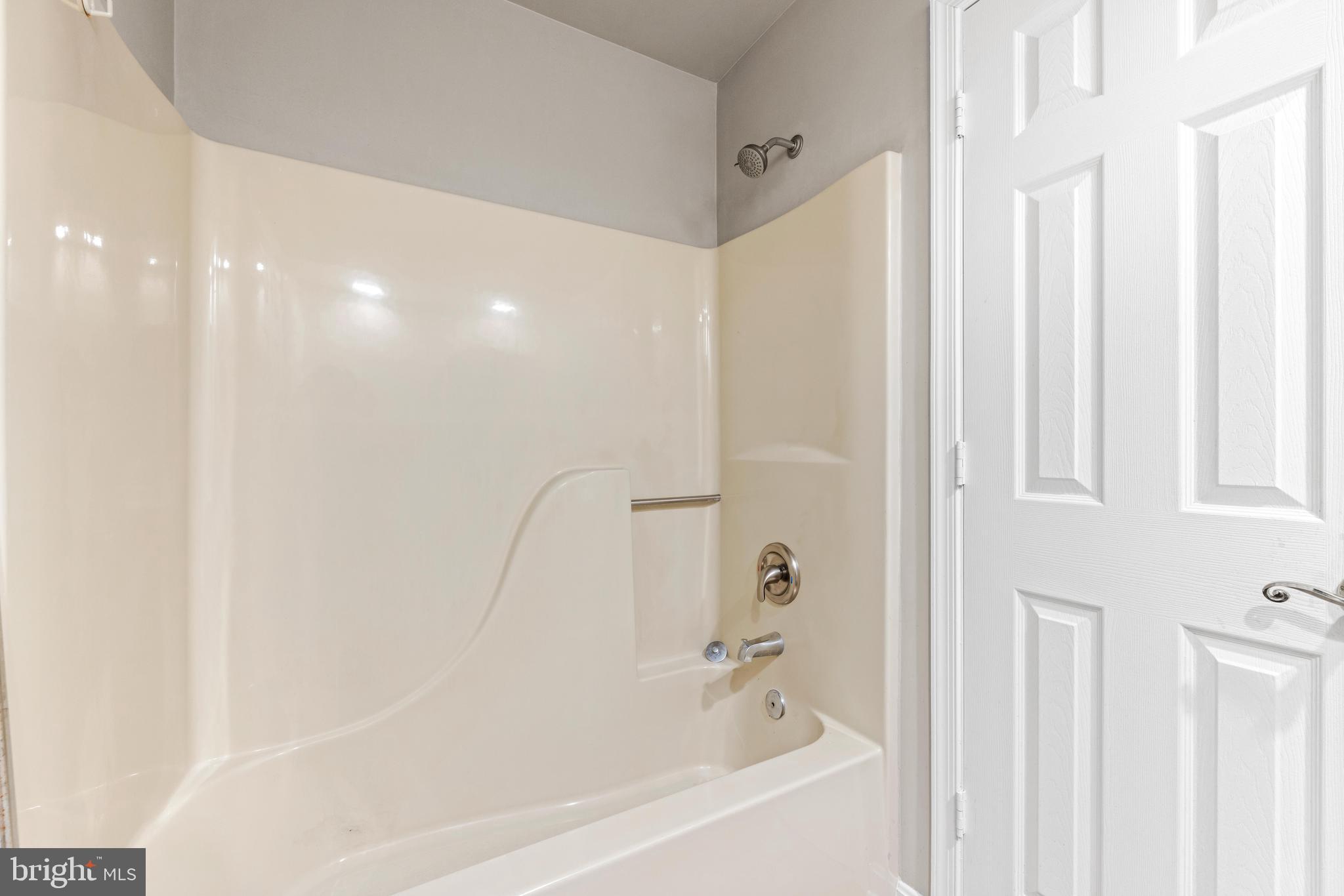 CONSTANT FRIENDSHIP - Residential