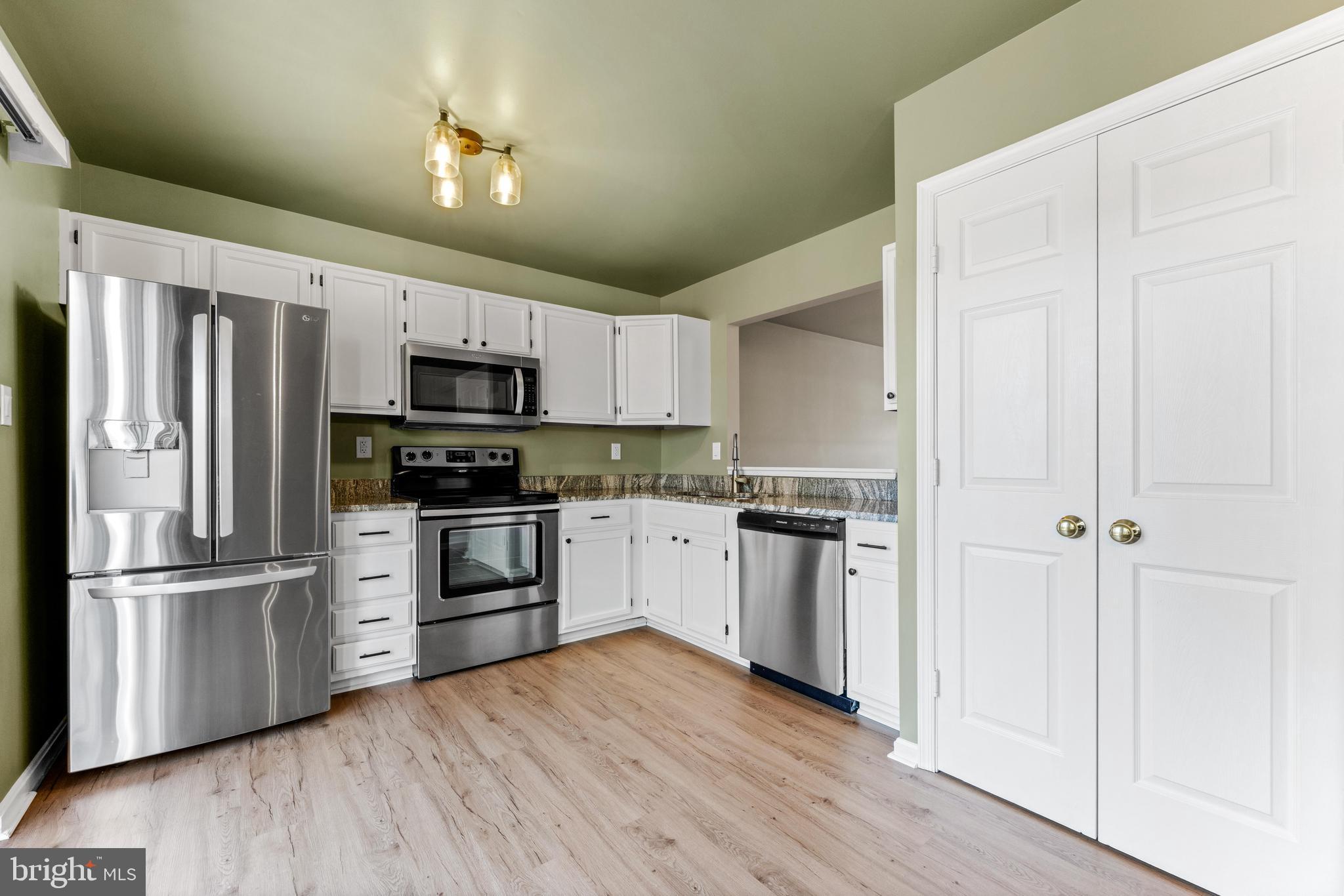 CONSTANT FRIENDSHIP - Residential