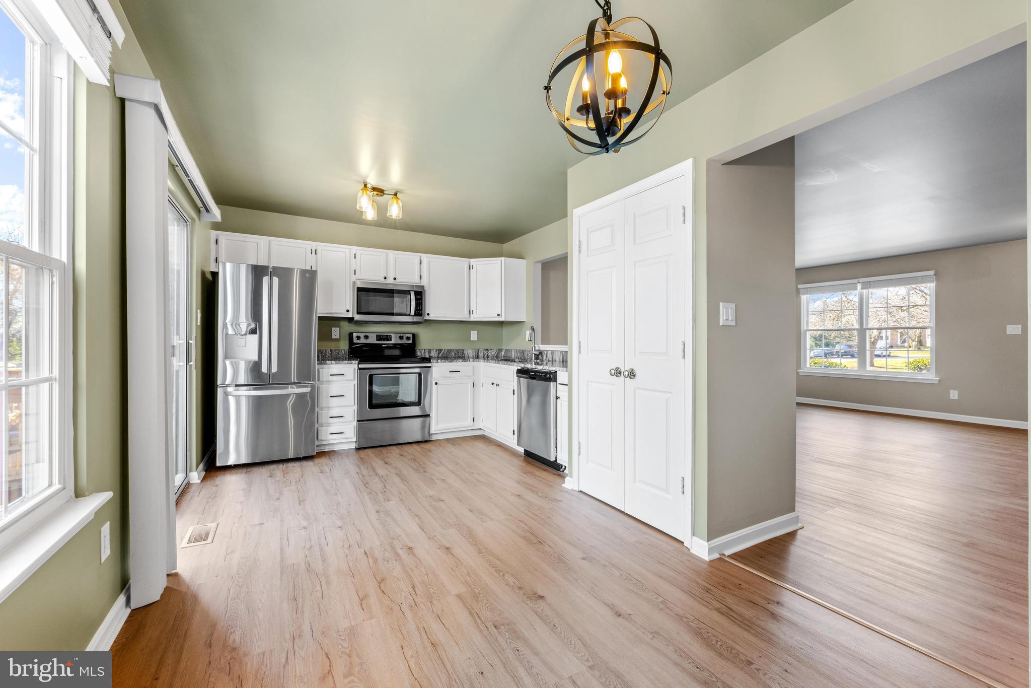 CONSTANT FRIENDSHIP - Residential