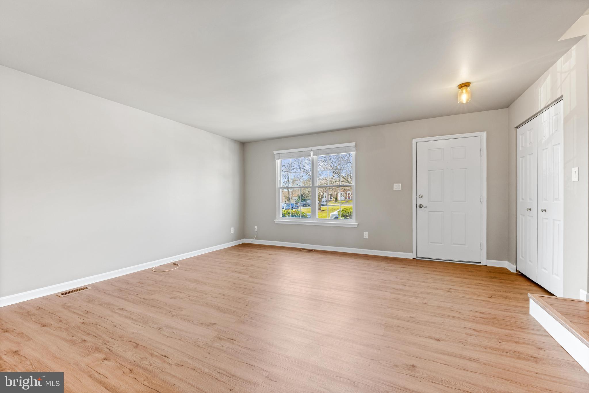 CONSTANT FRIENDSHIP - Residential