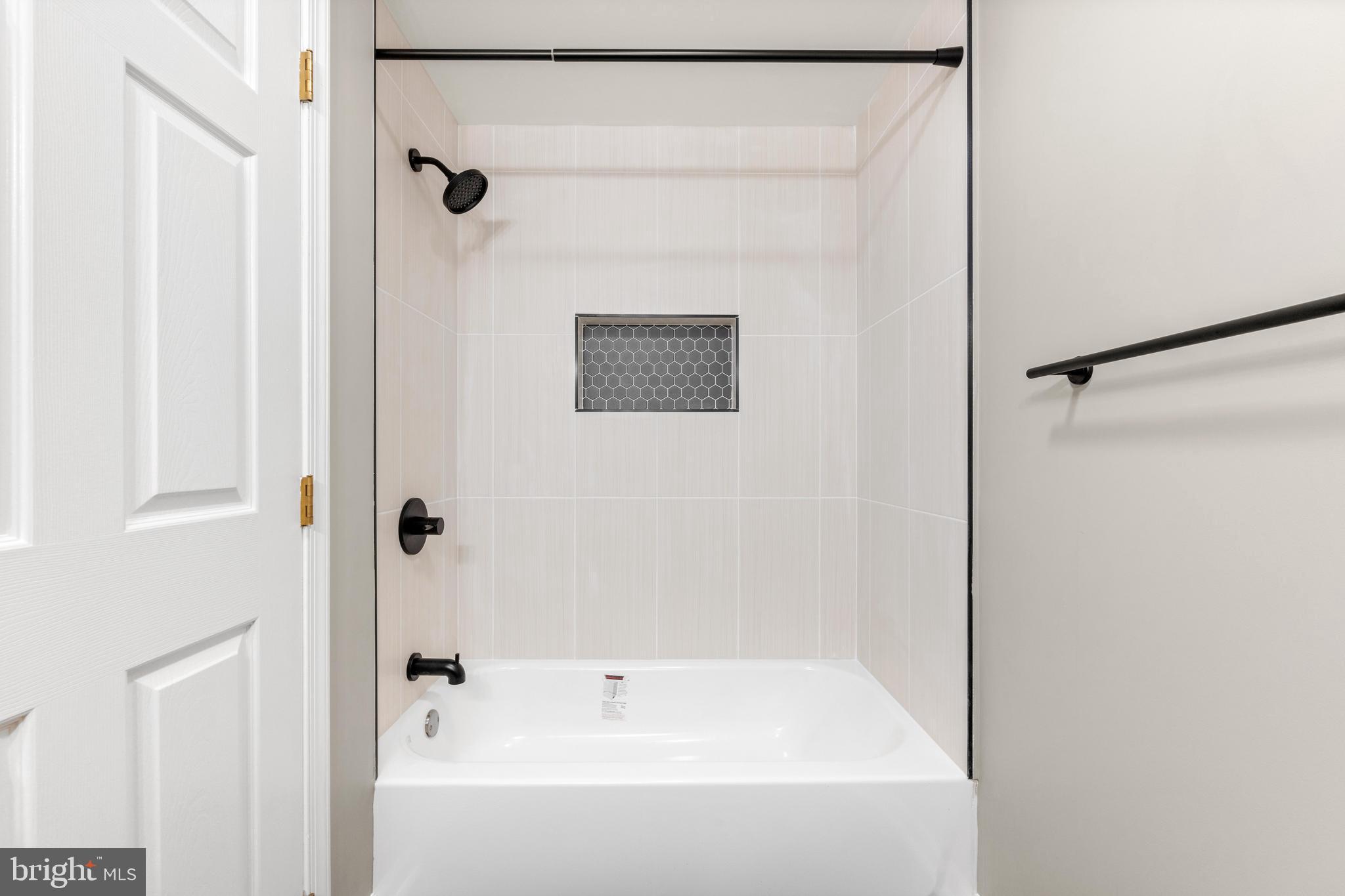 CONSTANT FRIENDSHIP - Residential