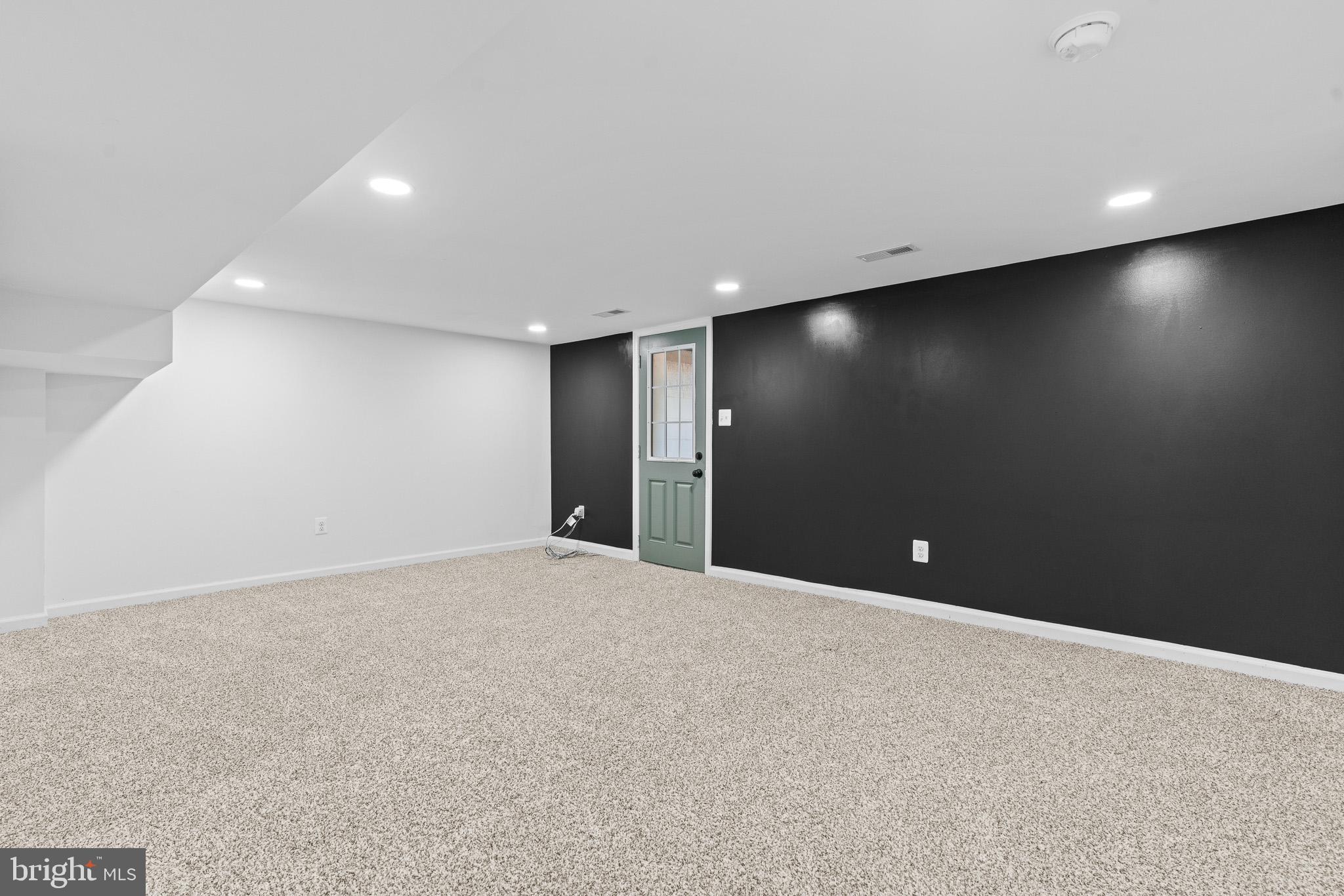 CASTLE MANOR - Residential