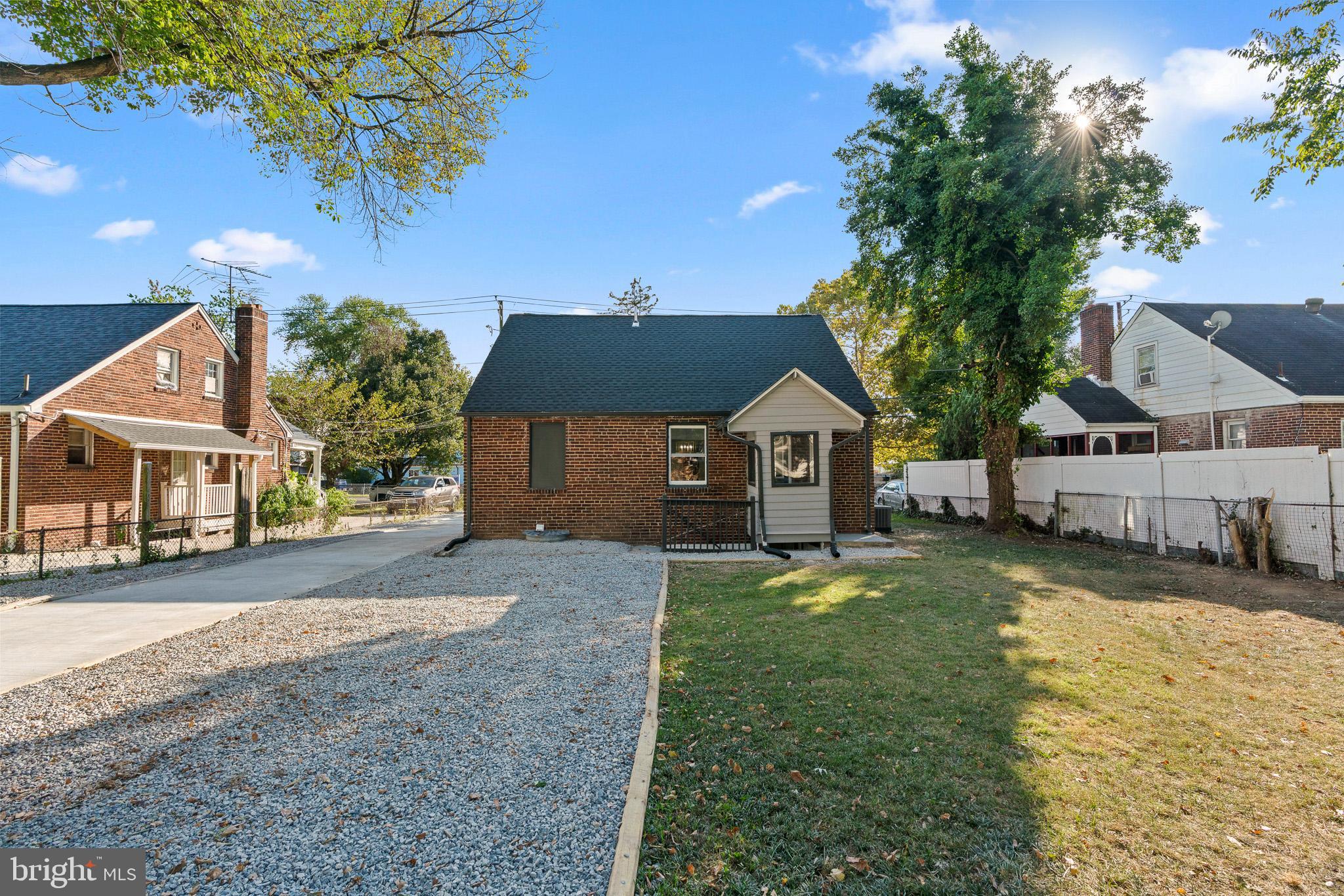 CASTLE MANOR - Residential